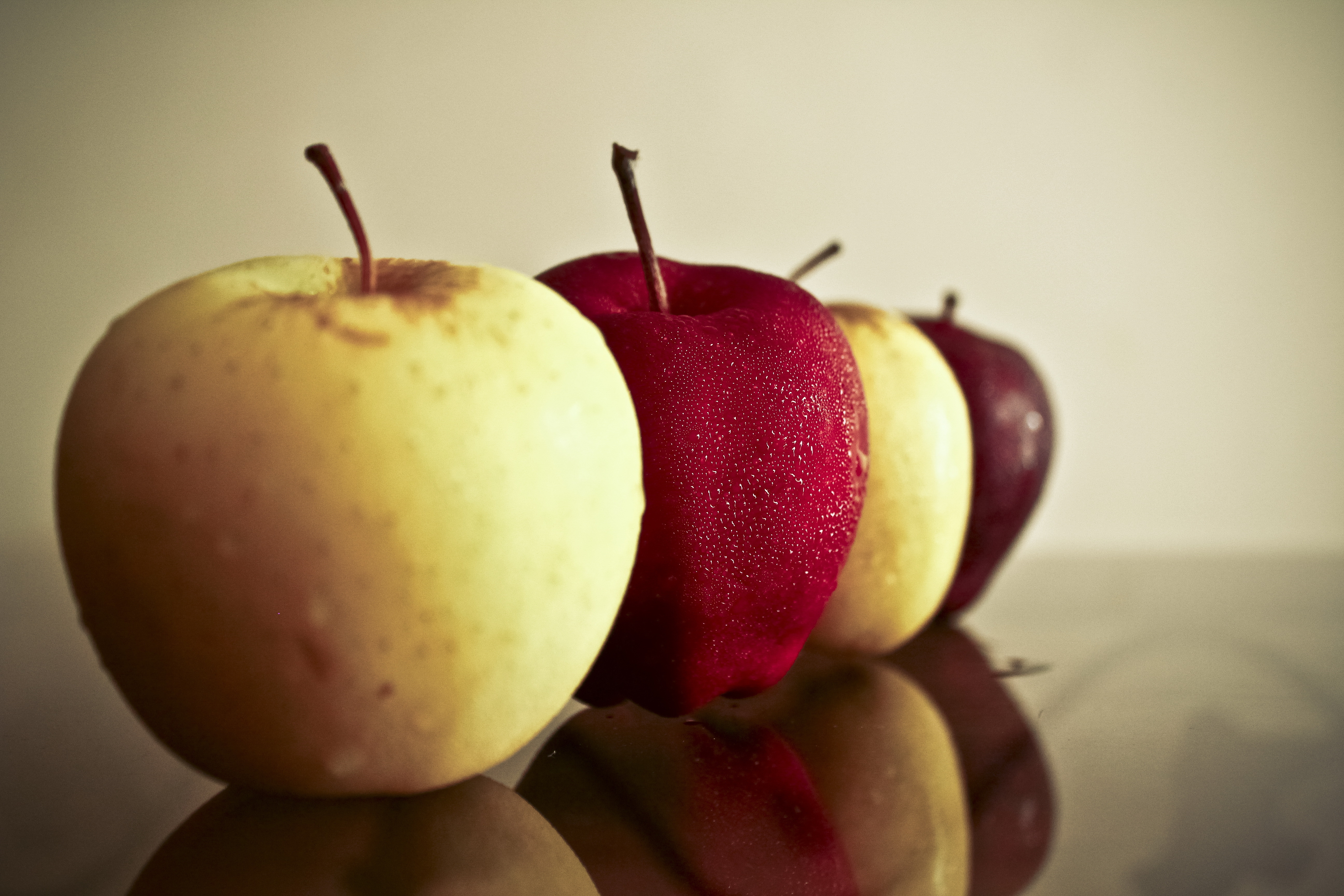 Free download wallpaper Food, Apples, Reflection, Drops, Mirror on your PC desktop
