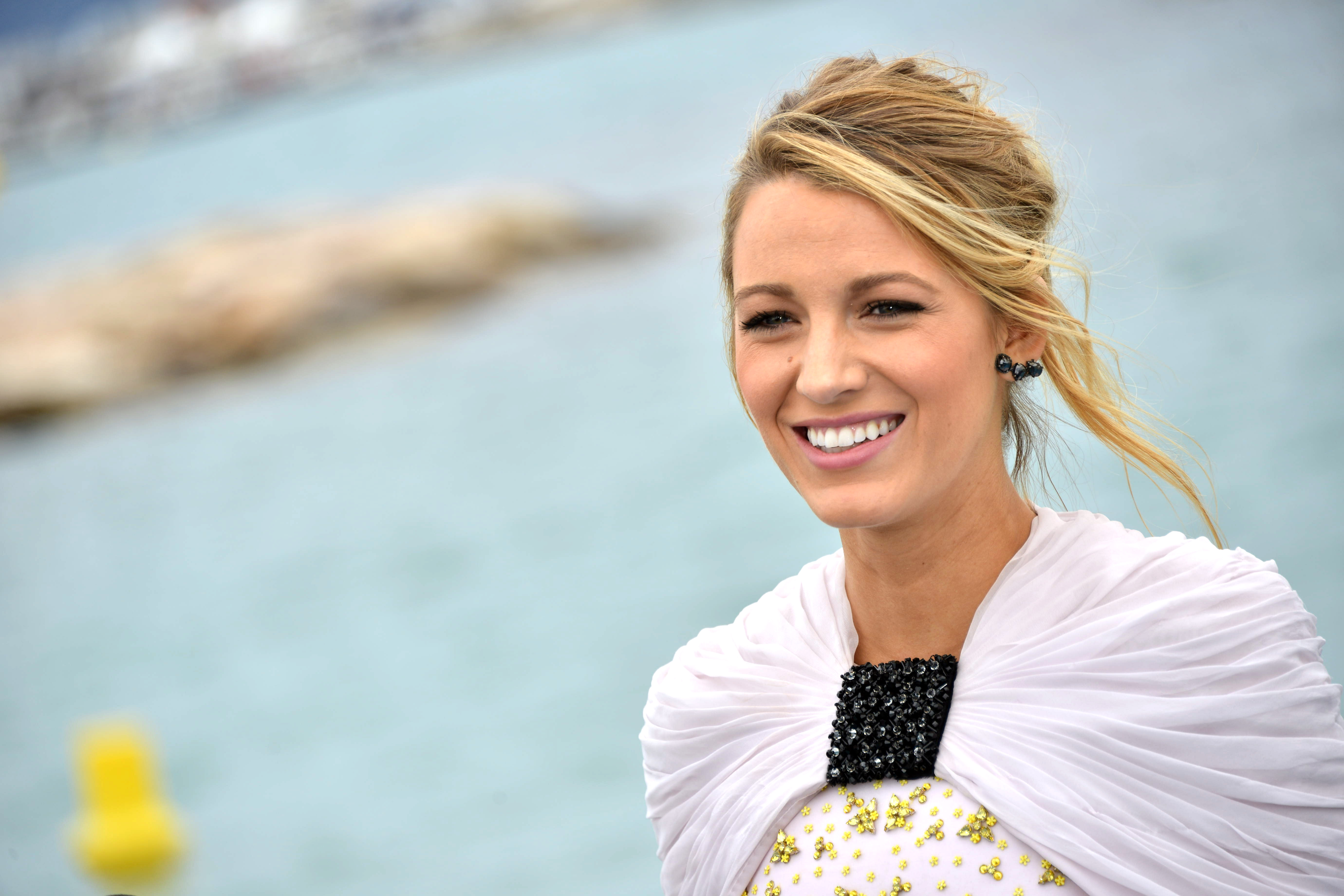 Free download wallpaper Earrings, Celebrity, Blake Lively on your PC desktop