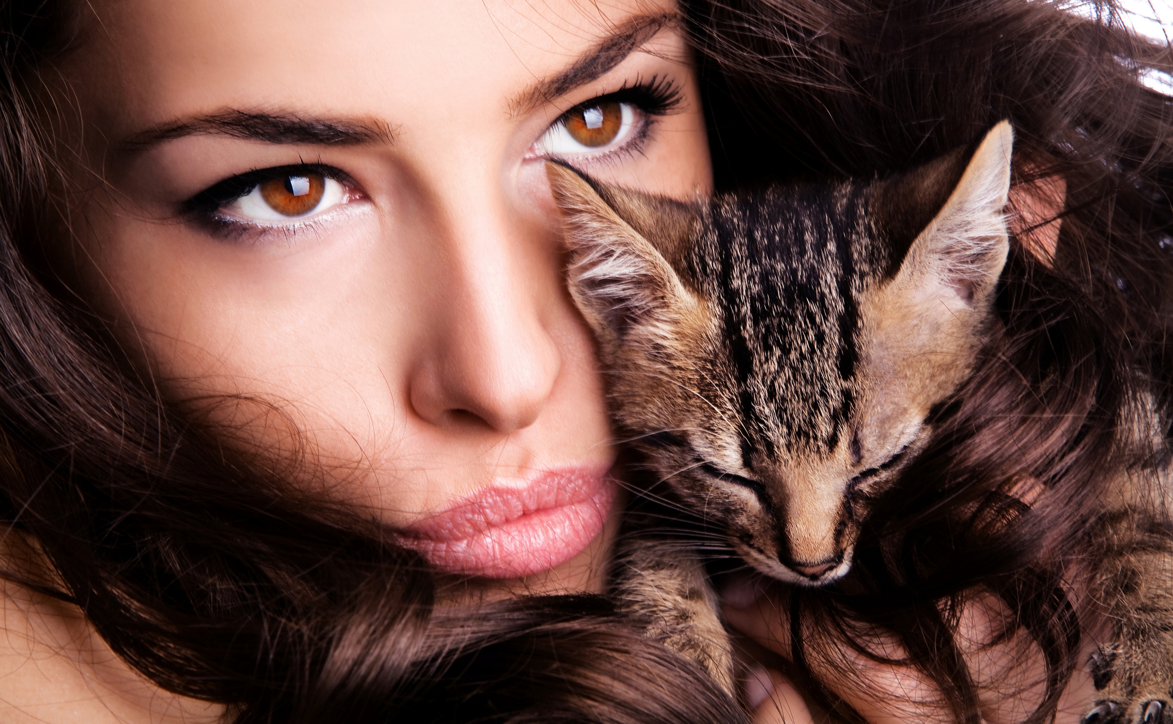 Download mobile wallpaper Cat, Face, Women for free.