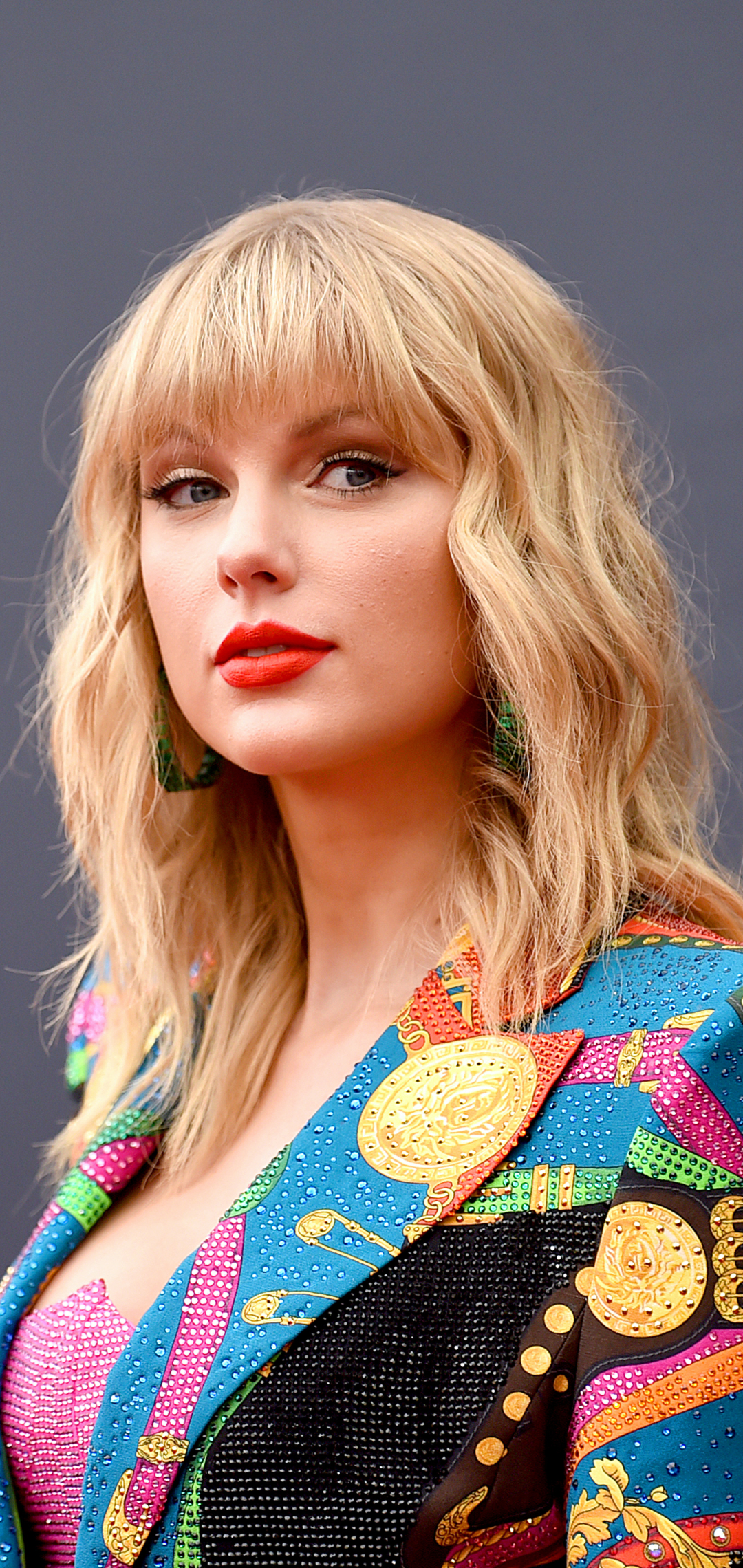 Download mobile wallpaper Music, Singer, Blonde, American, Taylor Swift, Lipstick for free.