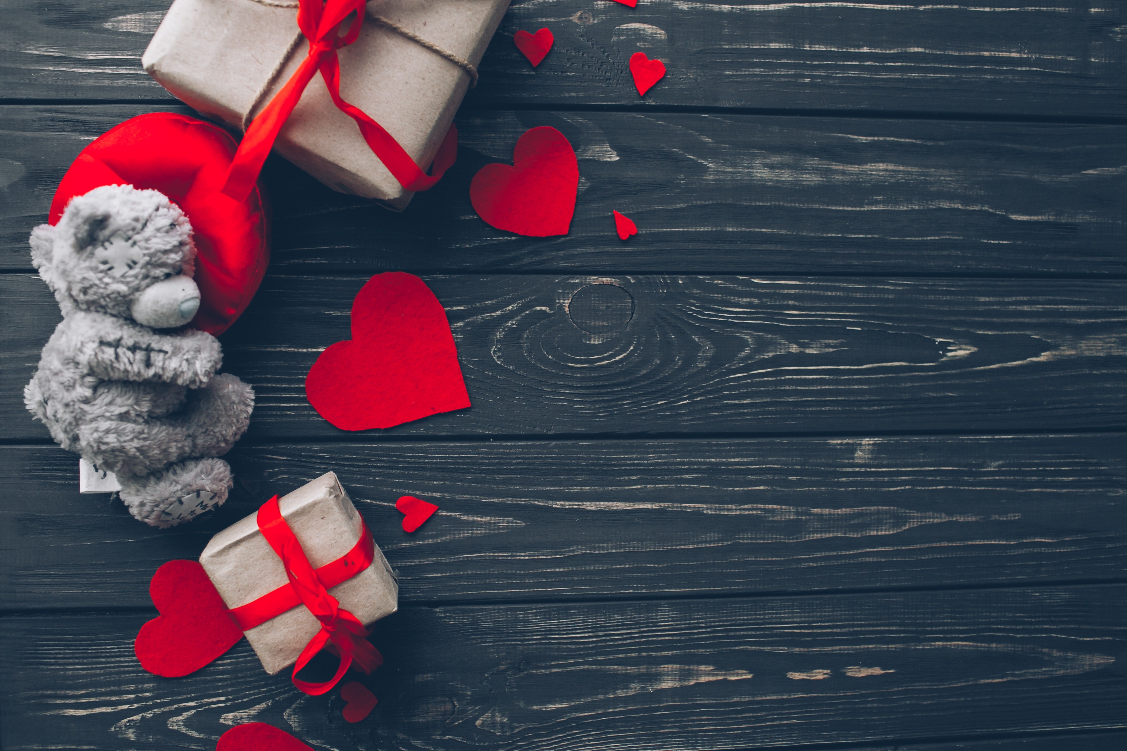 Handy-Wallpaper Feiertage, Liebe, Valentinstag, Teddybär, Geschenk, Herz, Romantisch, Stillleben kostenlos herunterladen.