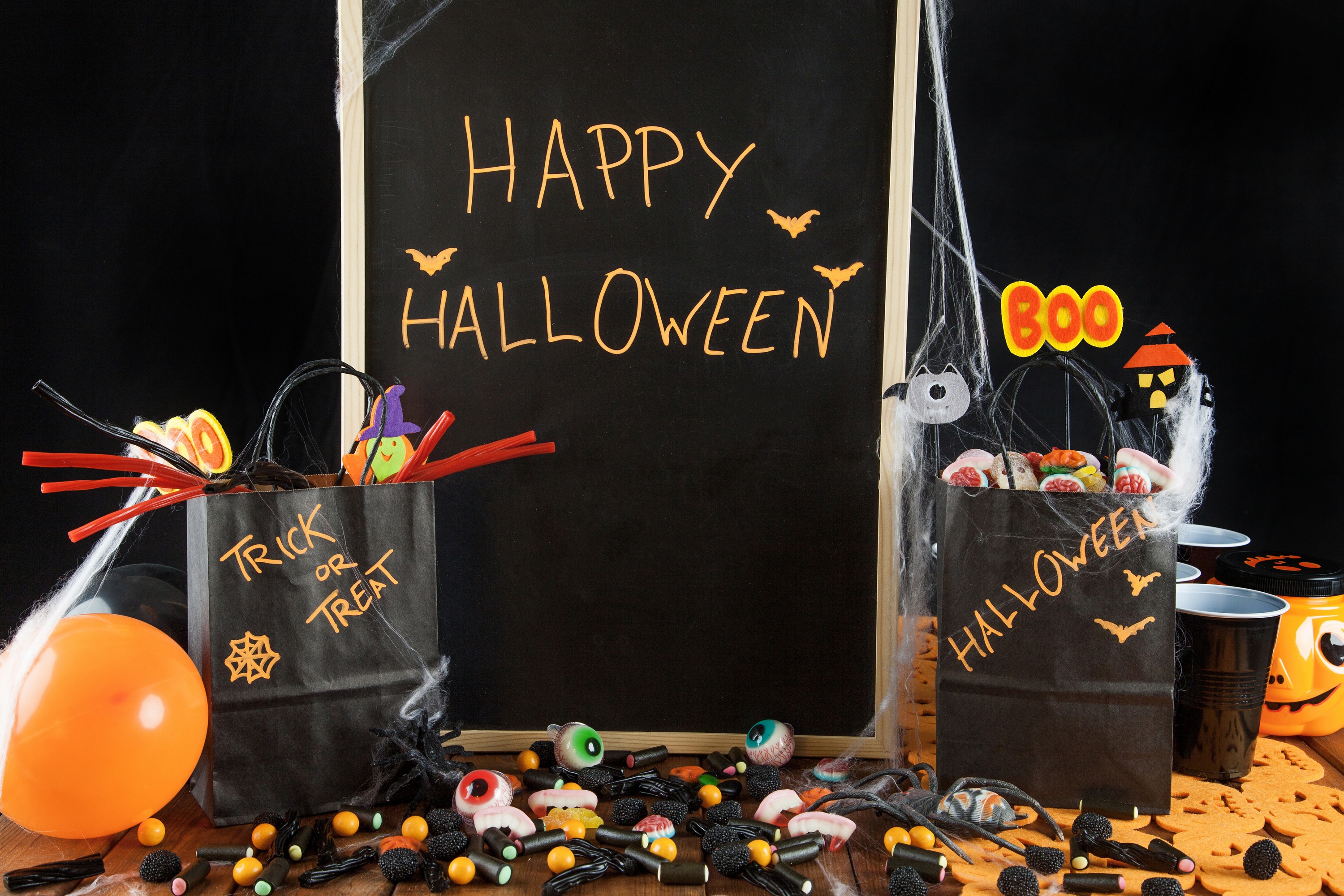Handy-Wallpaper Feiertage, Halloween, Süßigkeiten, Süßwaren, Fröhliches Halloween kostenlos herunterladen.