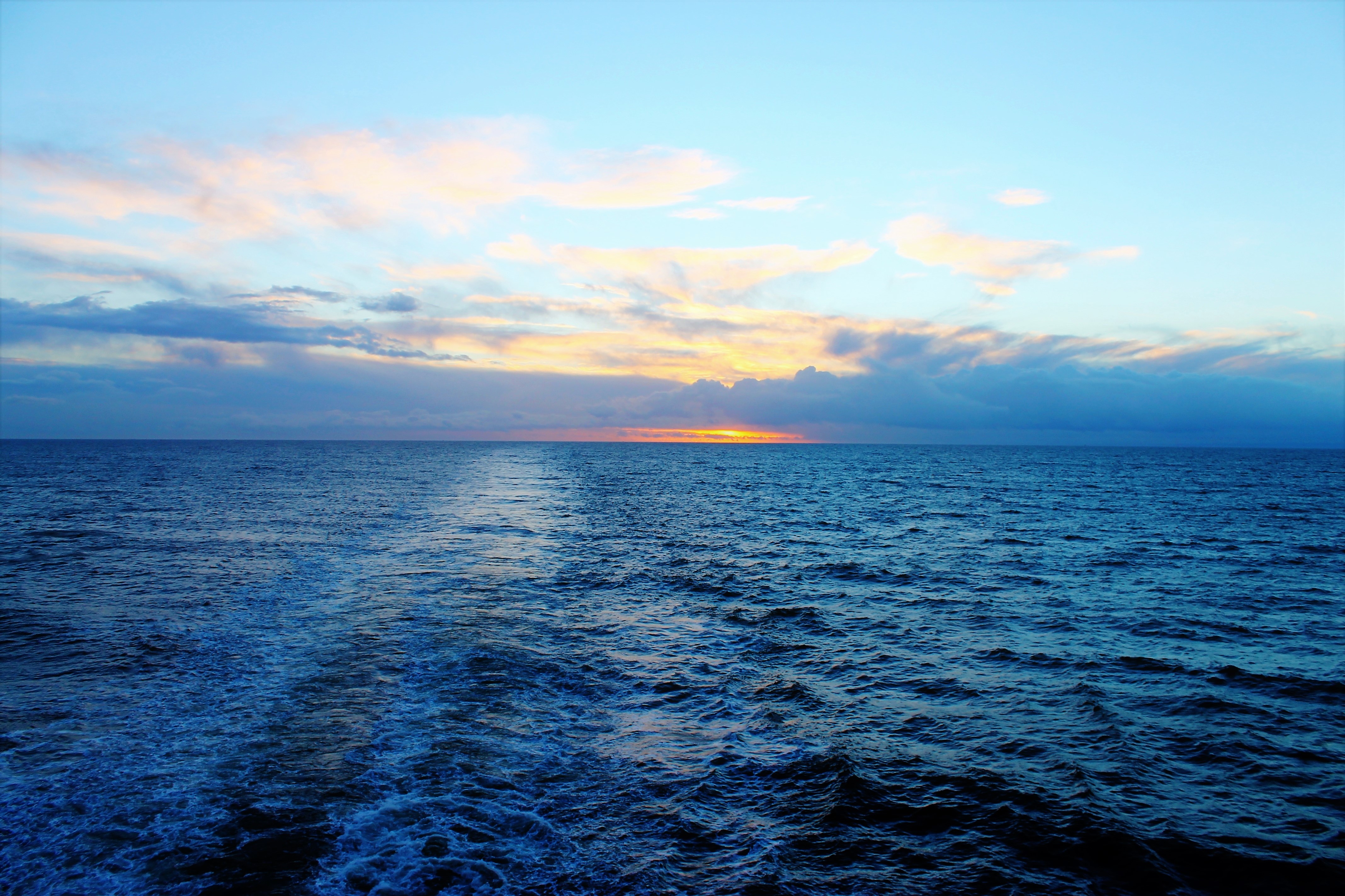 Handy-Wallpaper Horizont, Ozean, Meer, Himmel, Sonnenuntergang, Erde/natur kostenlos herunterladen.