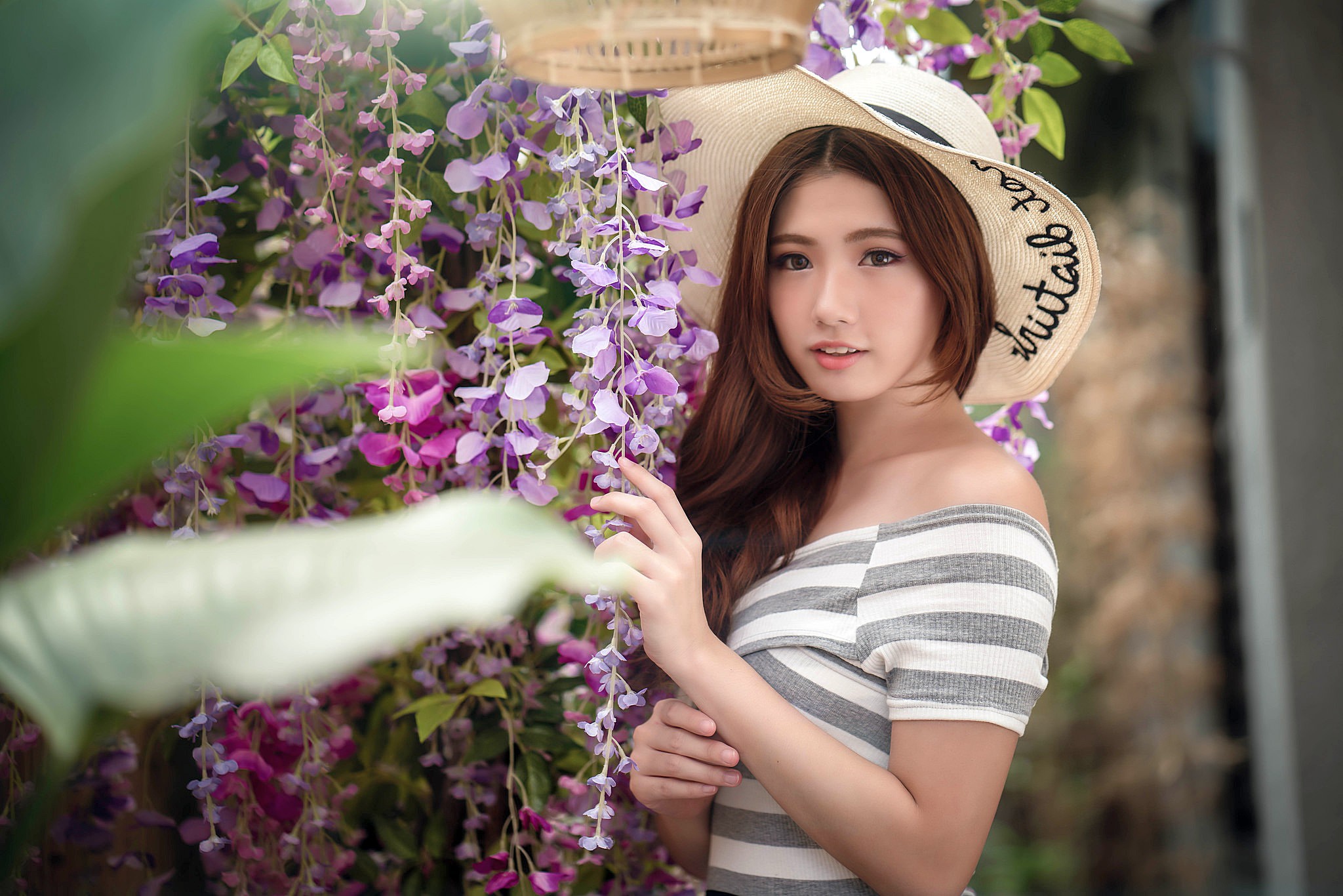 Download mobile wallpaper Flower, Hat, Brunette, Model, Women, Asian, Purple Flower, Brown Eyes, Depth Of Field for free.