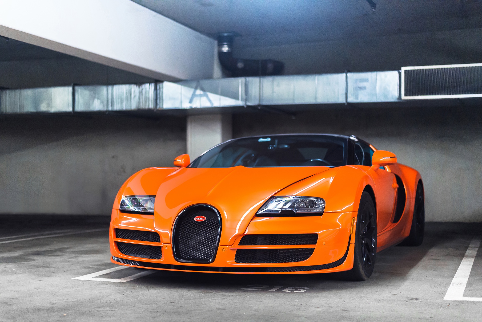 Handy-Wallpaper Bugatti, Autos, Supersportwagen, Bugatti Veyron, Fahrzeuge, Orangefarbenes Auto kostenlos herunterladen.