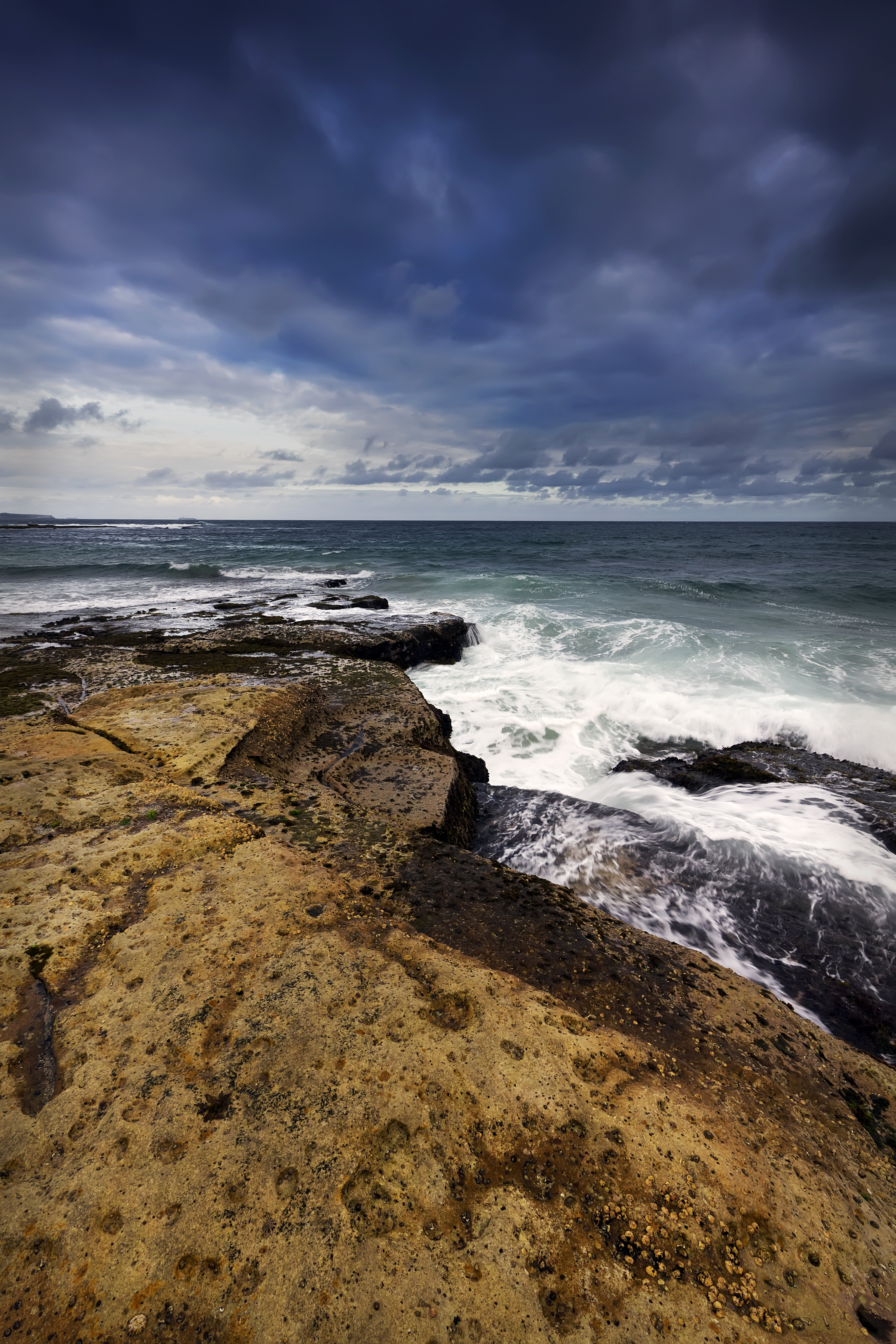 Handy-Wallpaper Wasser, Felsen, Die Steine, Waves, Natur, Sea kostenlos herunterladen.