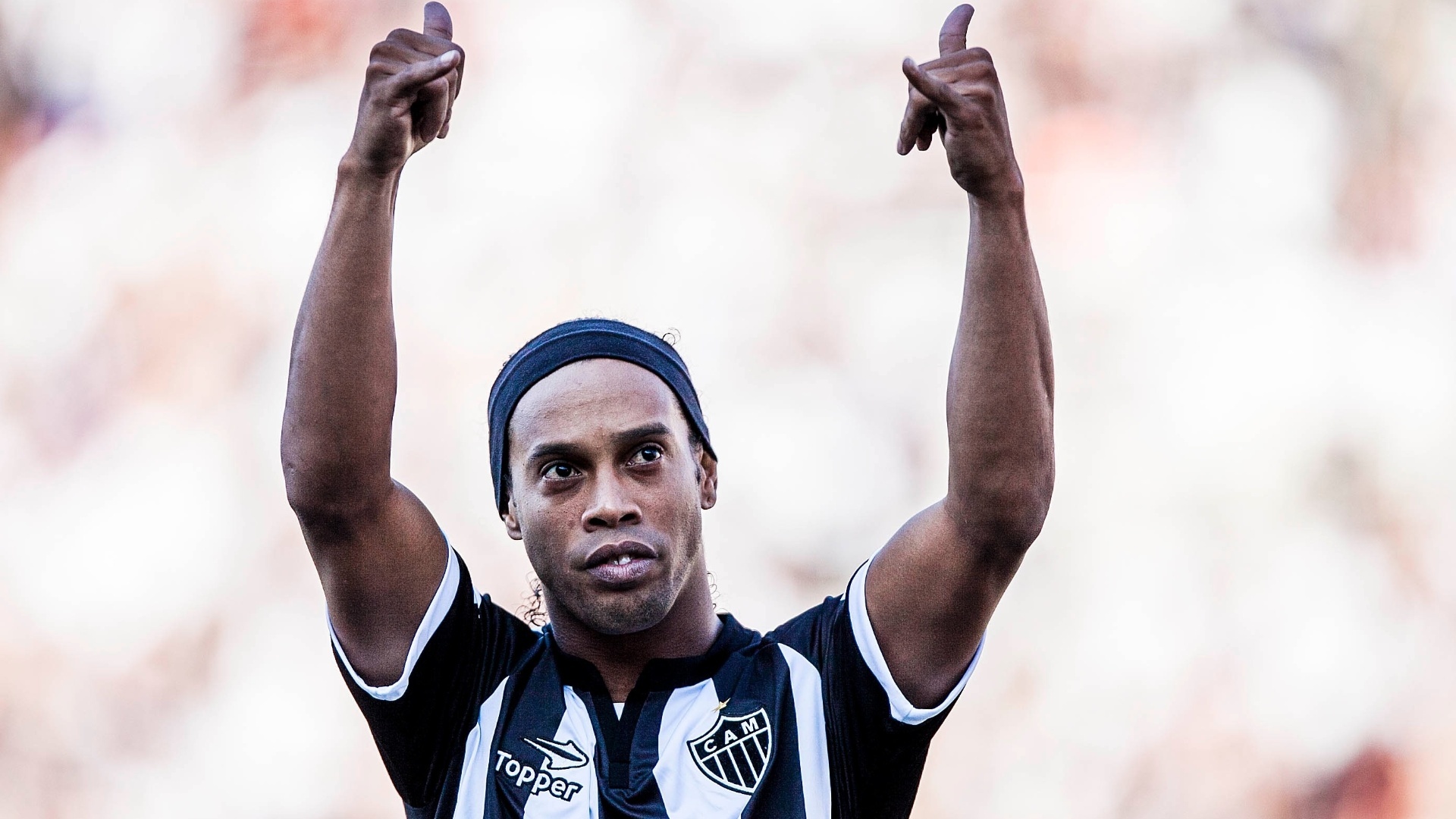 Téléchargez des papiers peints mobile Ronaldinho, Des Sports, Football, Club Atlético Mineiro gratuitement.