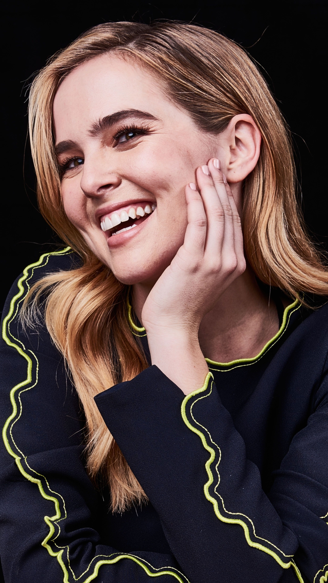 Download mobile wallpaper Smile, Blonde, American, Celebrity, Brown Eyes, Actress, Zoey Deutch for free.