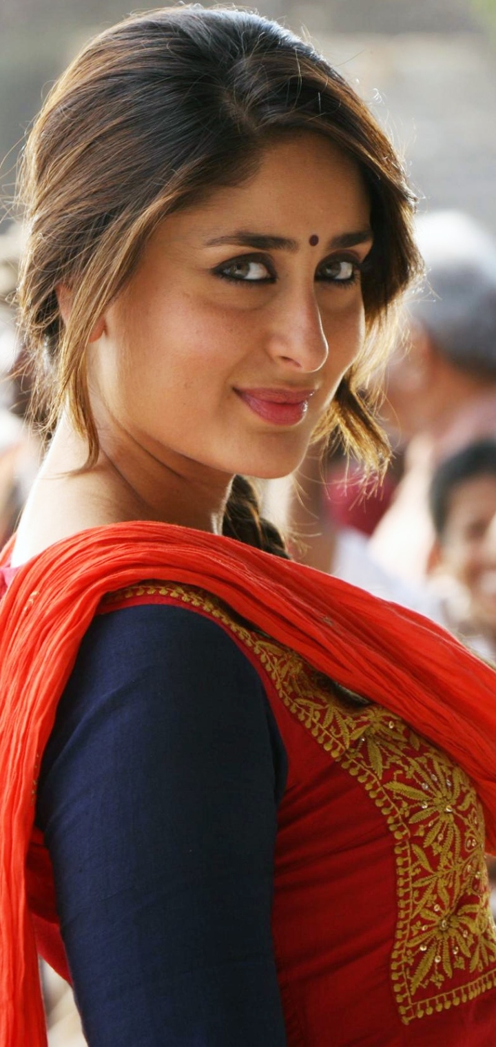 Download mobile wallpaper Celebrity, Kareena Kapoor, Bollywood for free.