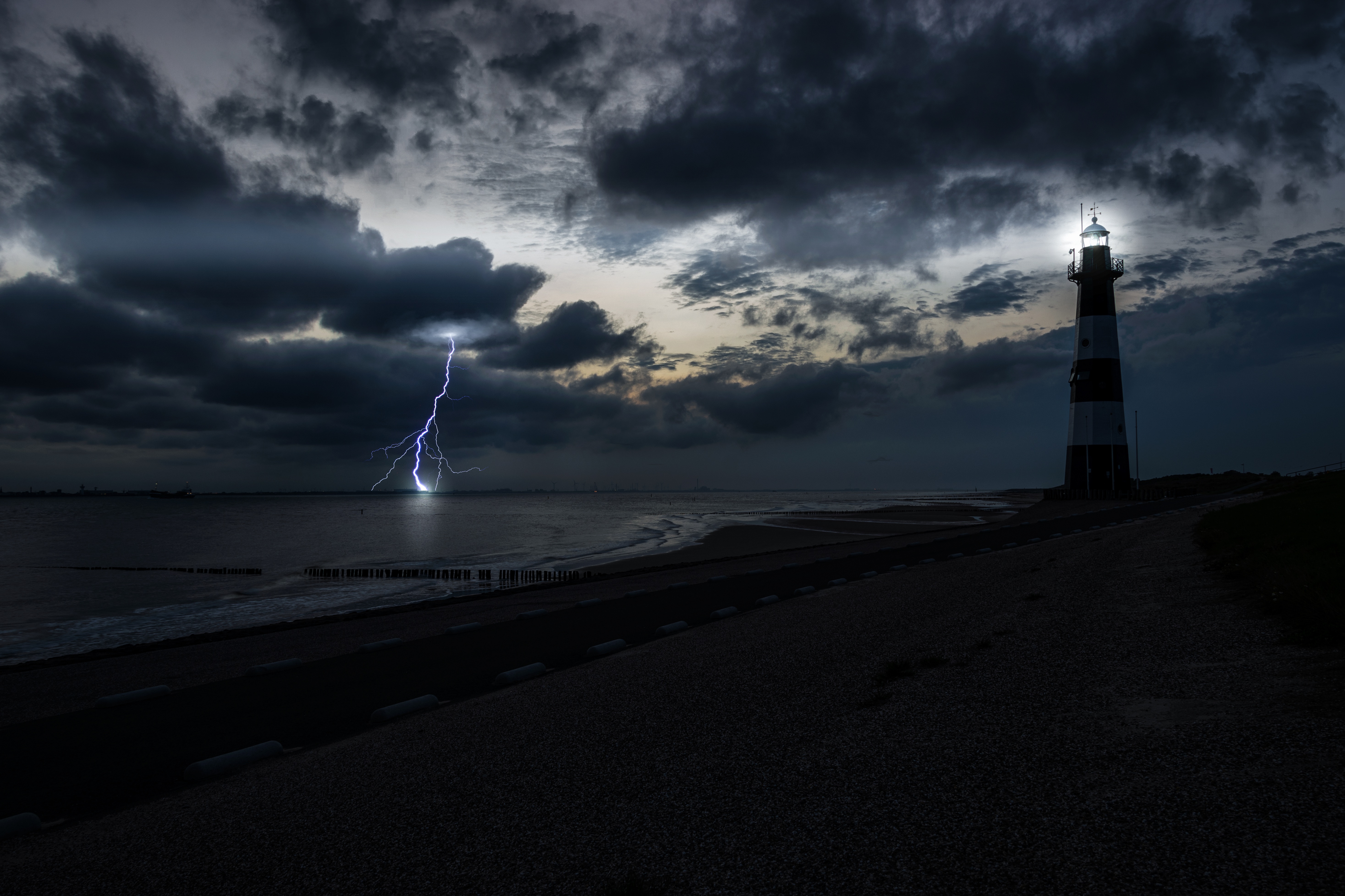 Free download wallpaper Nature, Night, Lightning, Horizon, Coast, Lighthouse, Man Made on your PC desktop