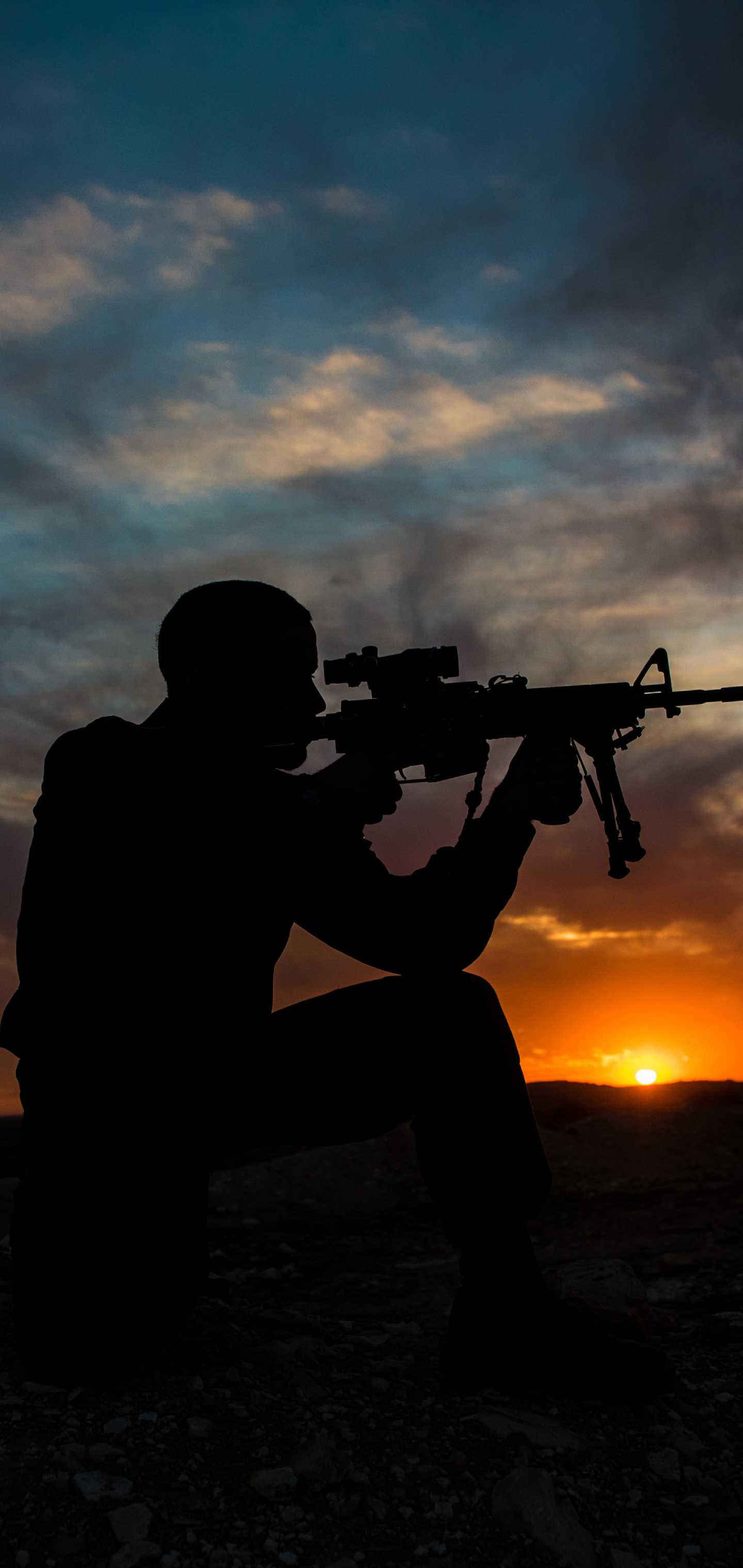 Handy-Wallpaper Silhouette, Militär, Soldat, Sonnenuntergang, Pistole kostenlos herunterladen.