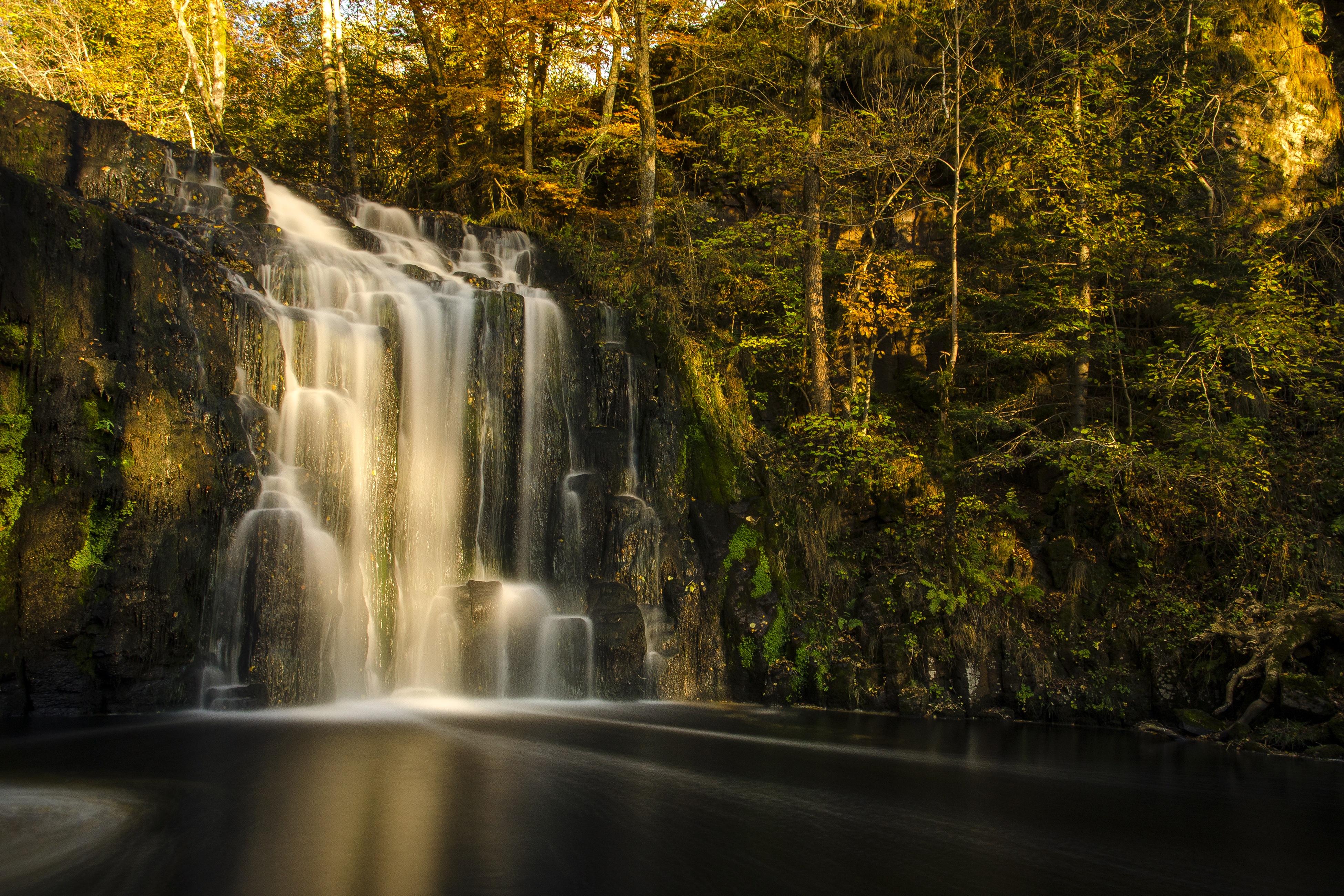 Handy-Wallpaper Natur, Wasserfälle, Wasserfall, Schaum, Erde/natur kostenlos herunterladen.