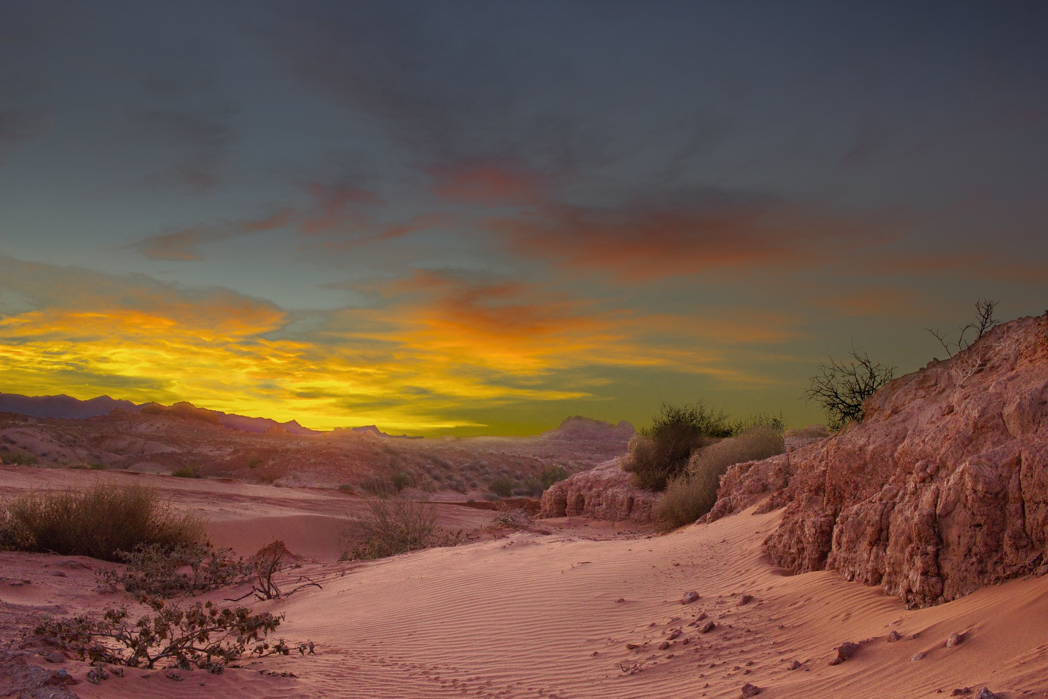 Скачать картинку Закат, Пустыня, Земля/природа в телефон бесплатно.