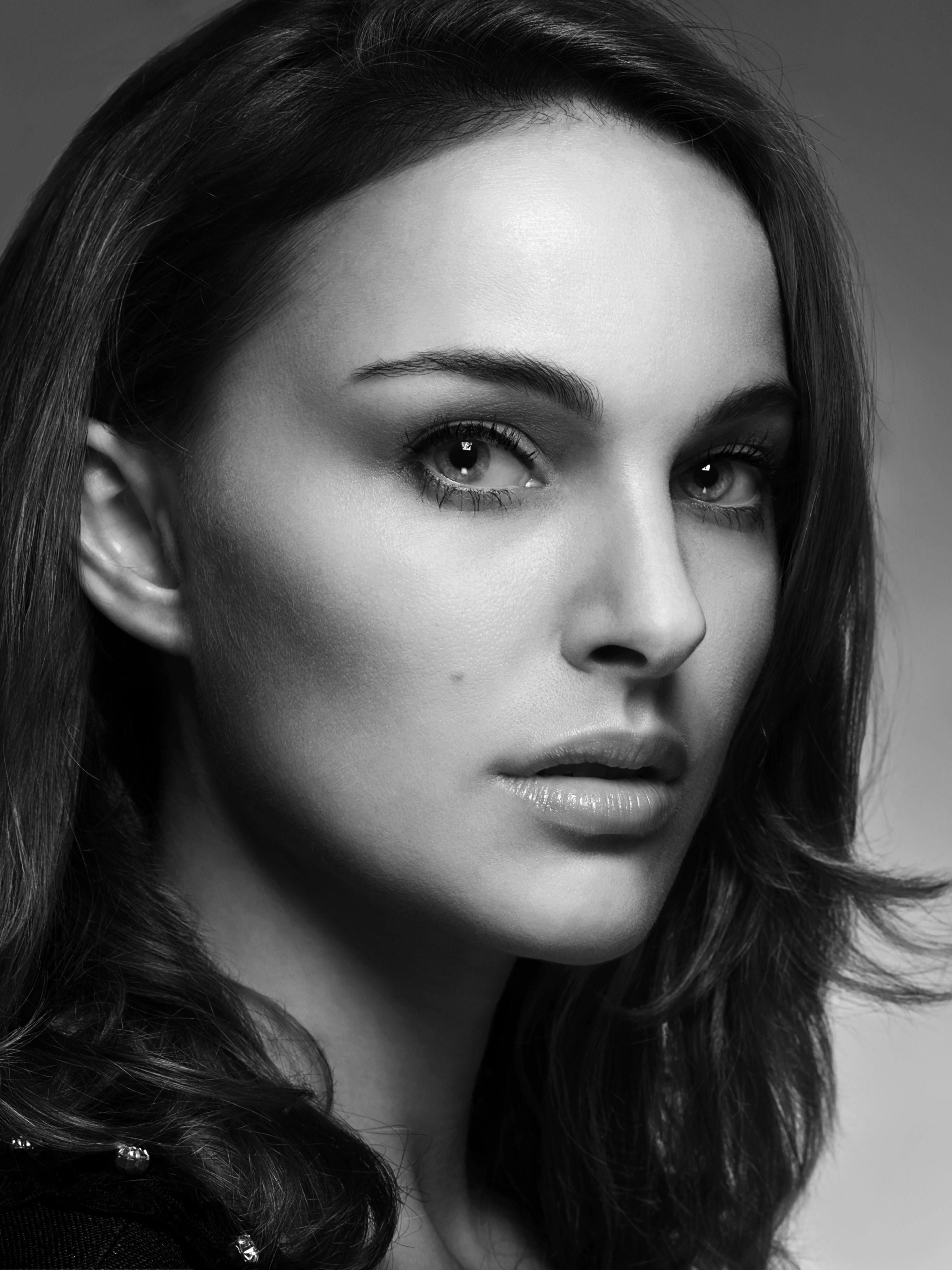 Download mobile wallpaper Natalie Portman, Face, American, Celebrity, Black & White, Actress for free.