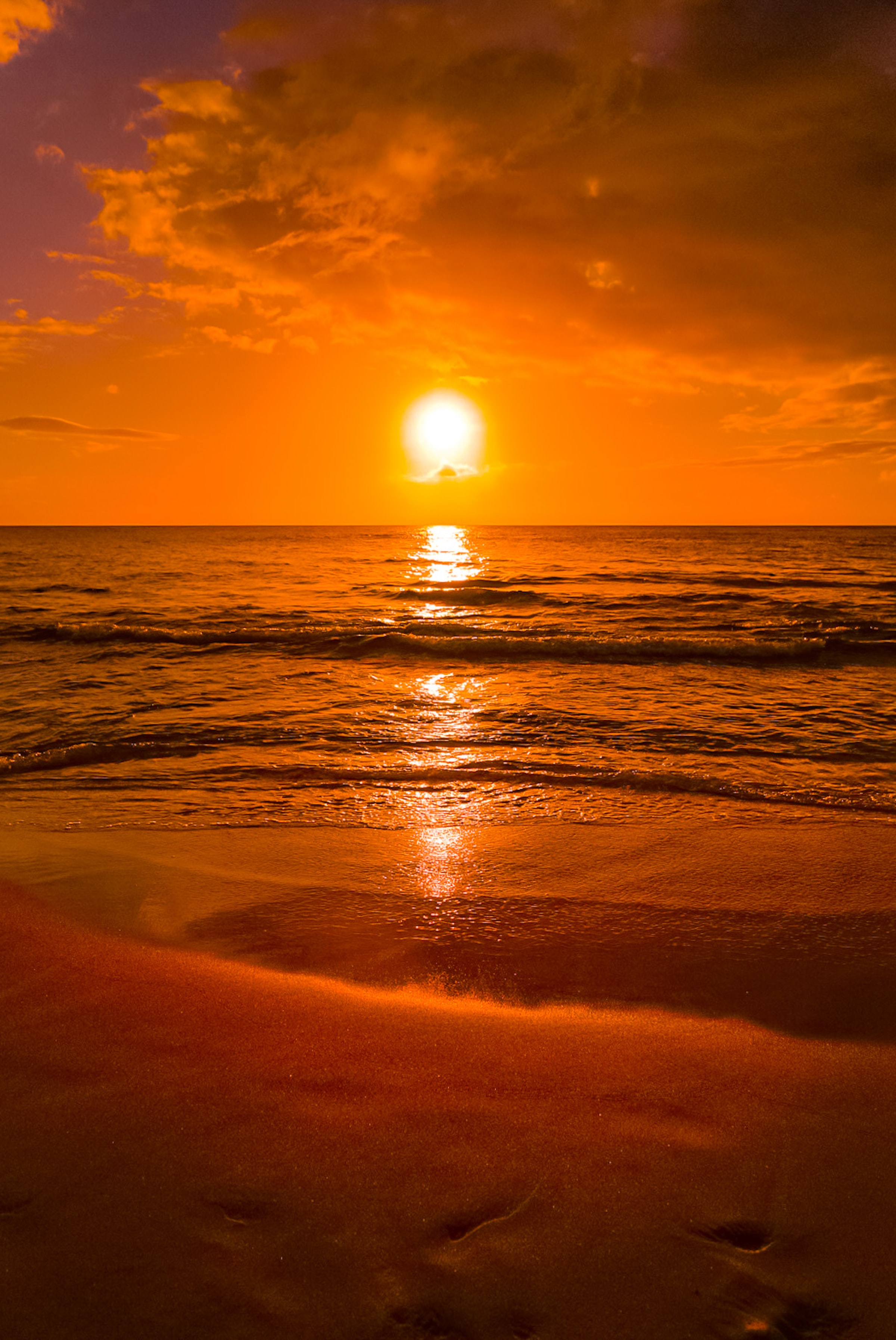 Download mobile wallpaper Horizon, Sea, Glare, Nature, Sunset, Water, Sun for free.