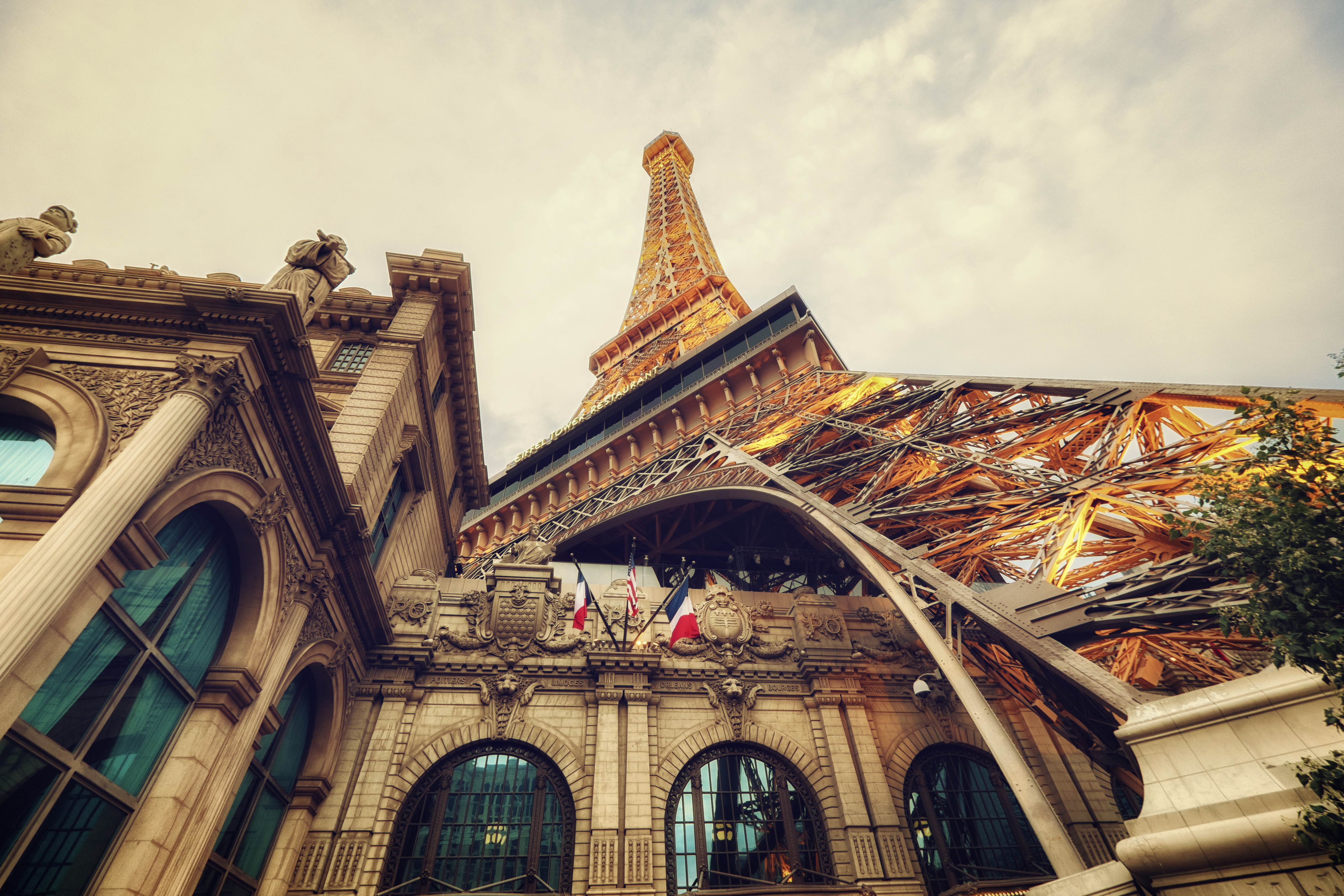 Téléchargez des papiers peints mobile Villes, Tour Eiffel, Las Vegas, Construction Humaine gratuitement.