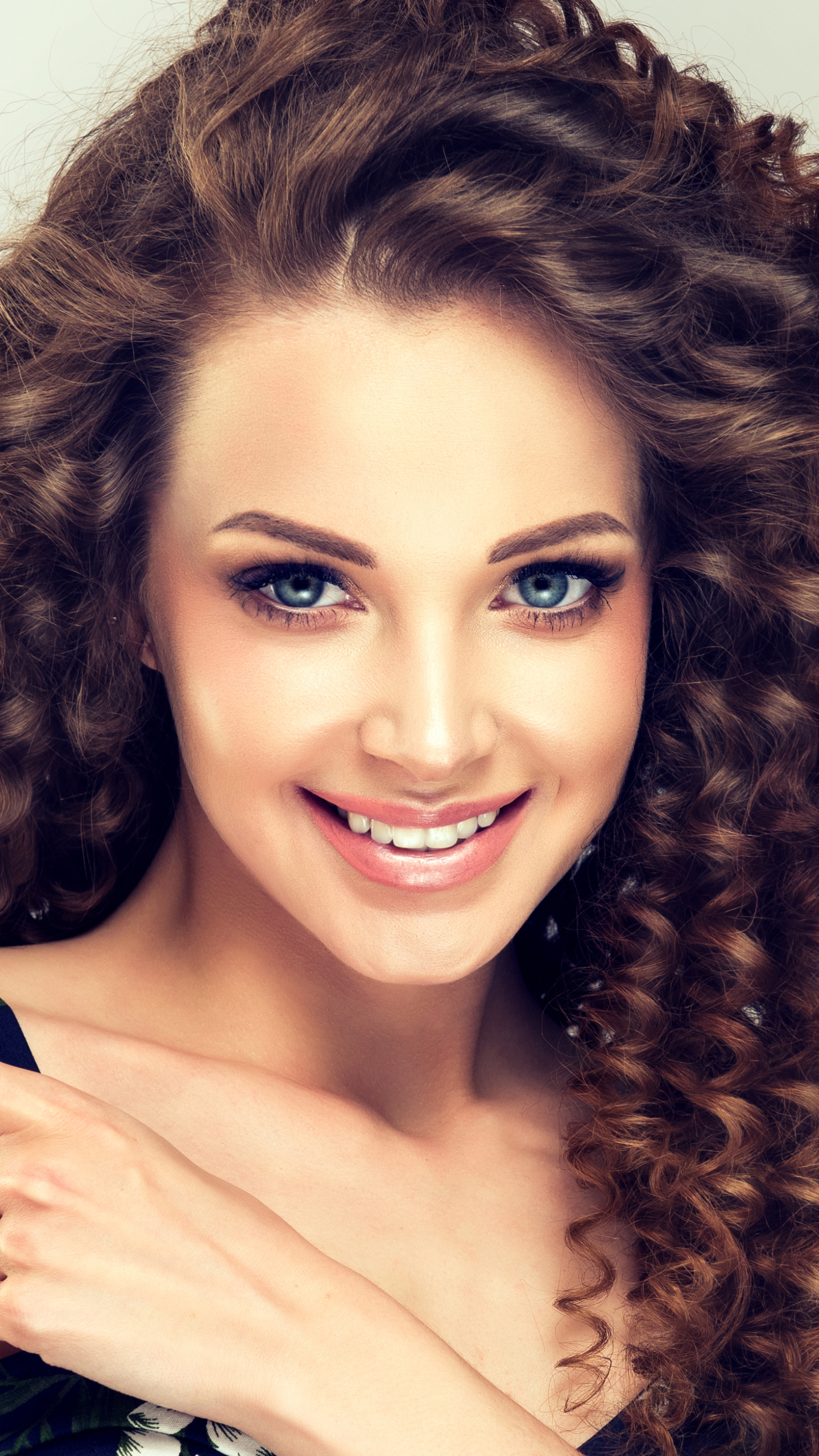 Download mobile wallpaper Smile, Brunette, Model, Women, Curl, Blue Eyes for free.