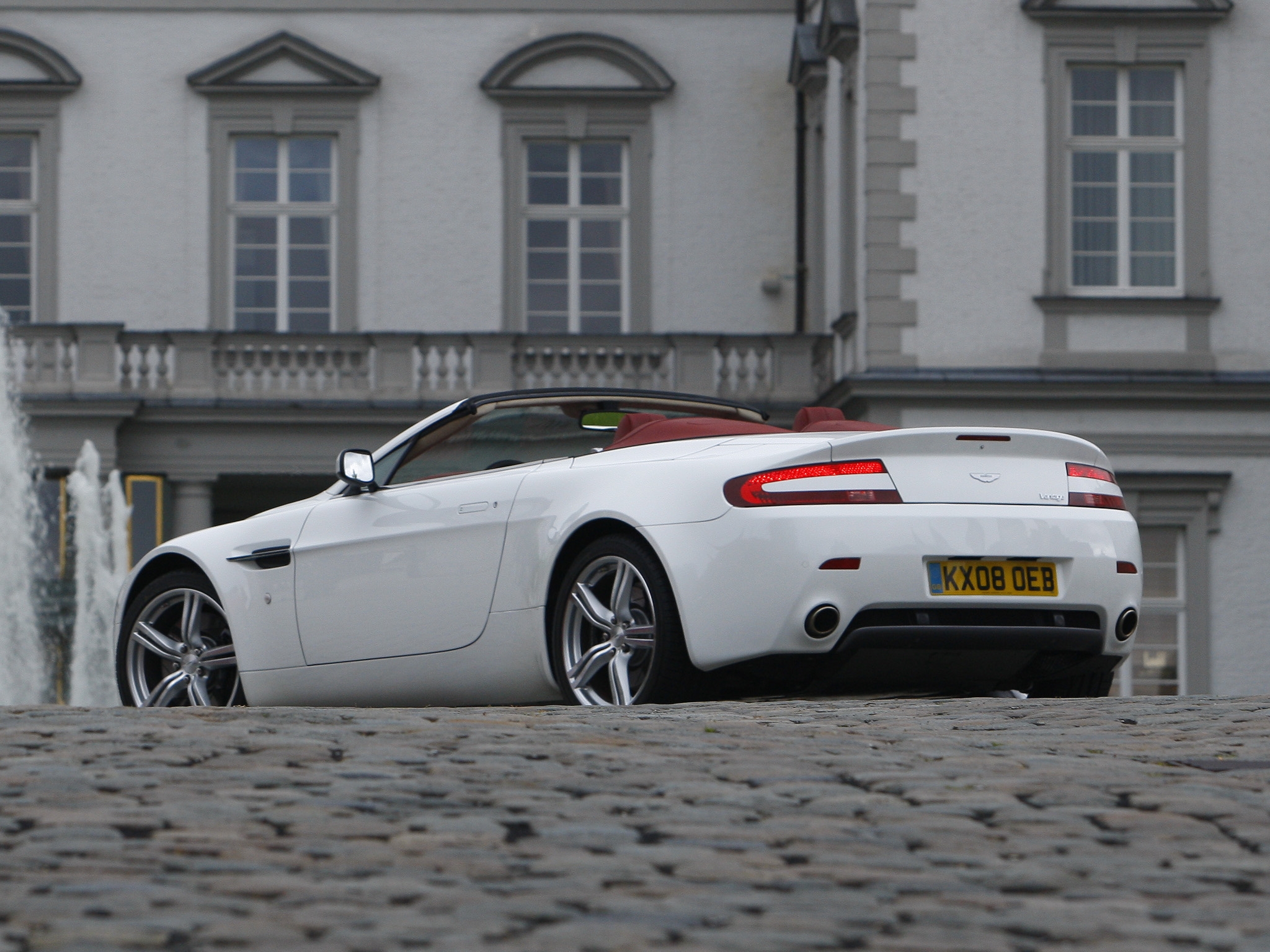 Descarga gratuita de fondo de pantalla para móvil de Aston Martin, Perfil, Estilo, 2008, Ventaja, Vista Lateral, V8, Edificio, Coches.