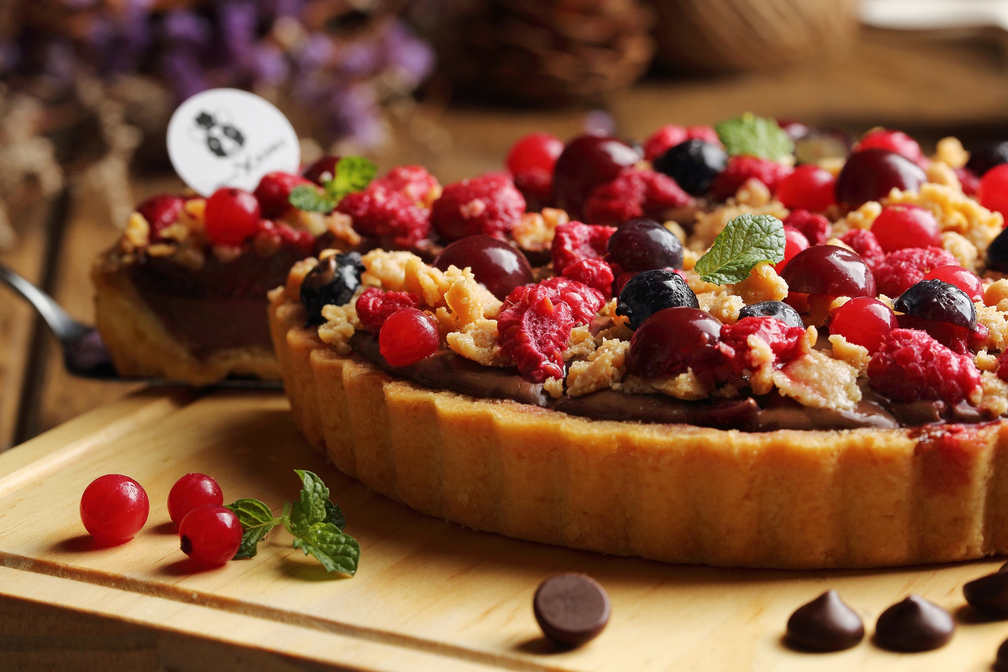 Download mobile wallpaper Food, Dessert, Chocolate, Pie, Currants, Pastry for free.