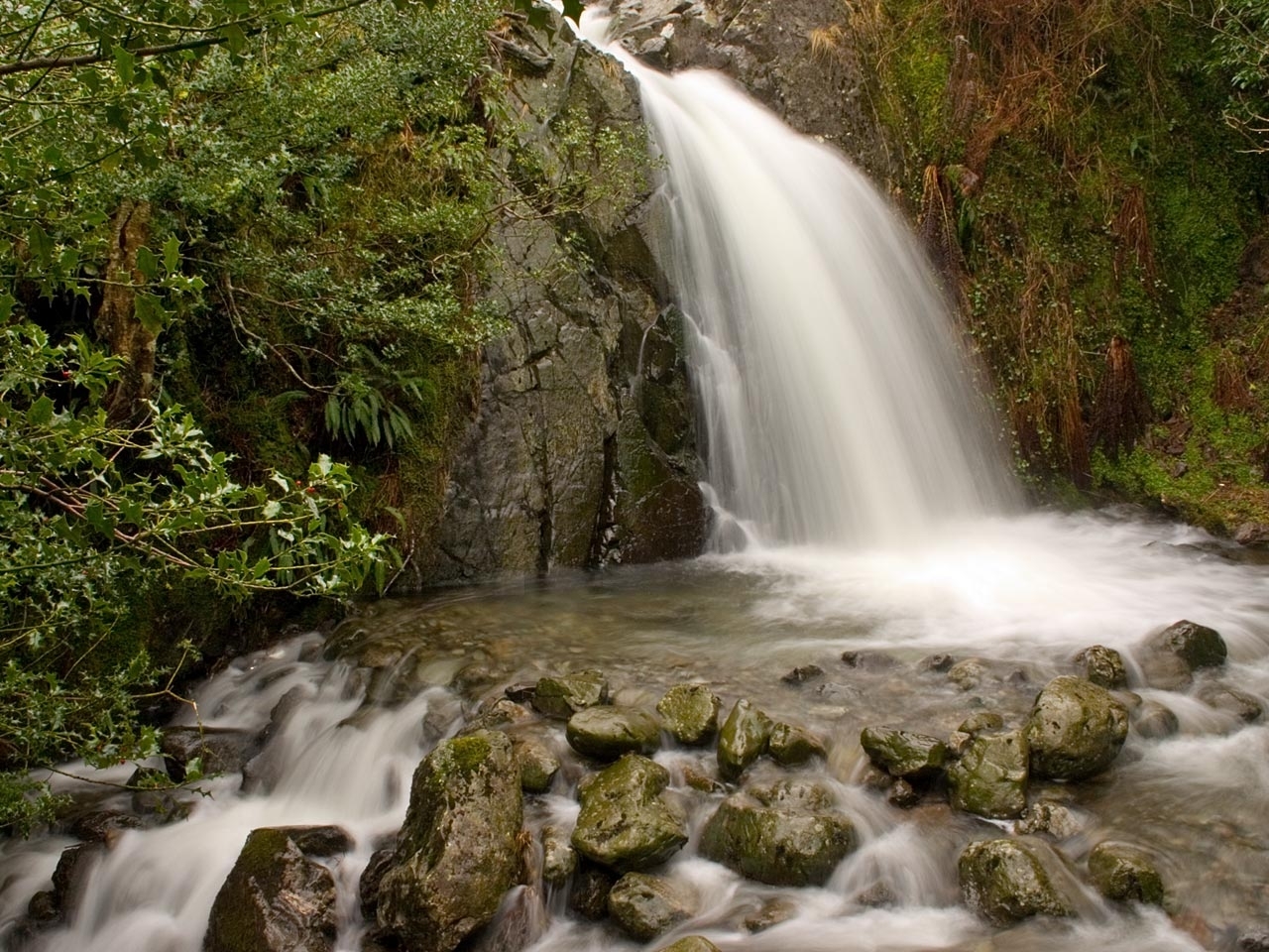 Handy-Wallpaper Wasser, Landschaft, Wasserfälle kostenlos herunterladen.