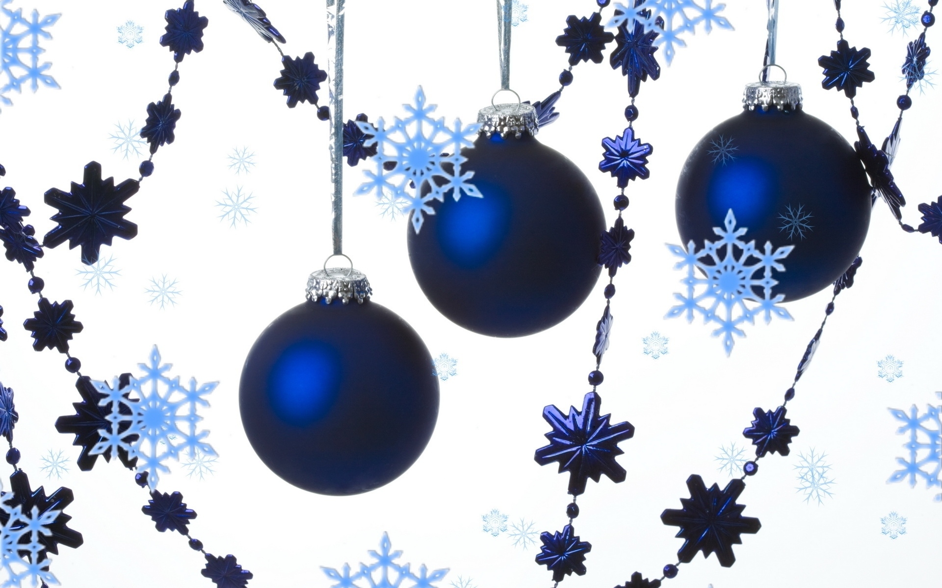 Скачать обои бесплатно Снежинки, Рождество, Синий, Белый, Украшение, Праздничные картинка на рабочий стол ПК