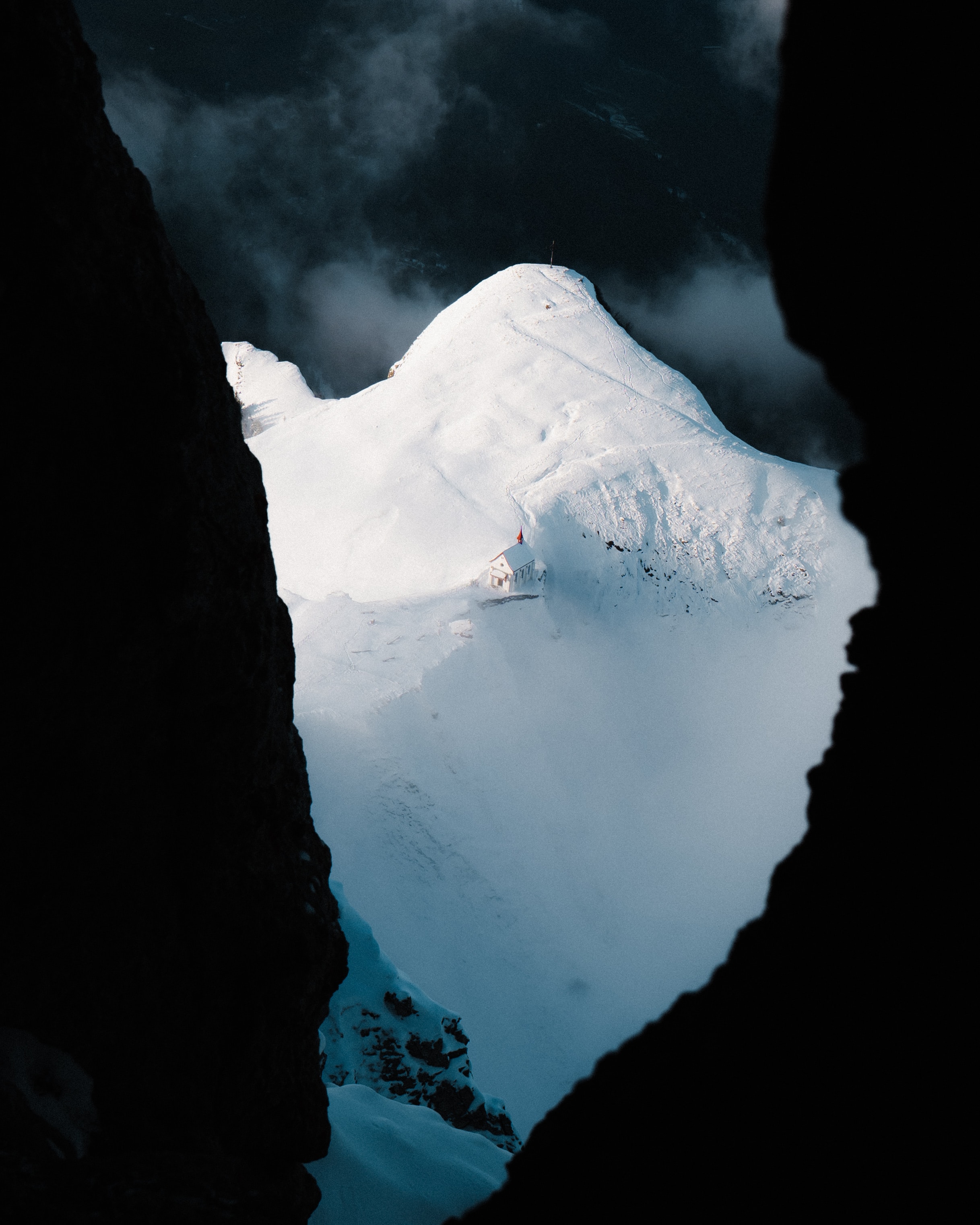 Скачать обои бесплатно Гора, Вершина, Природа, Снег, Пещера картинка на рабочий стол ПК