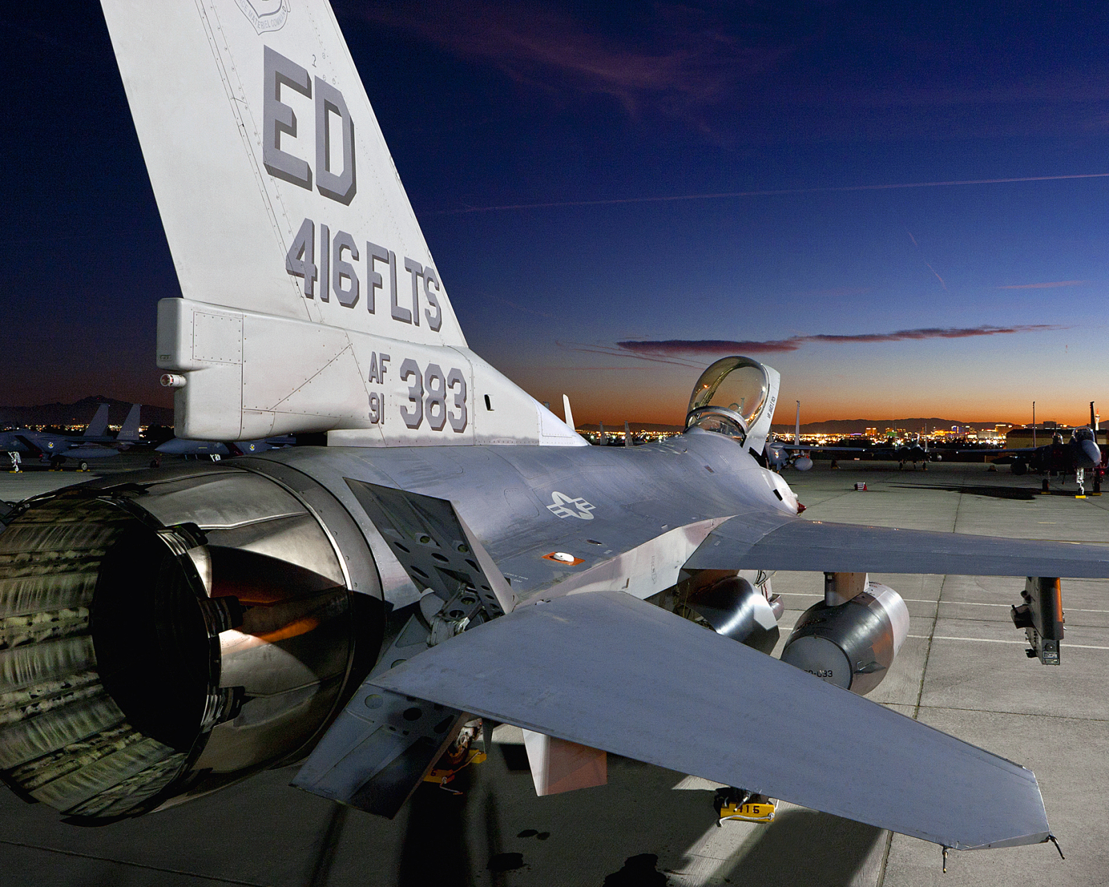 Скачати мобільні шпалери Військовий, General Dynamics F 16 Fighting Falcon, Реактивні Винищувачі безкоштовно.