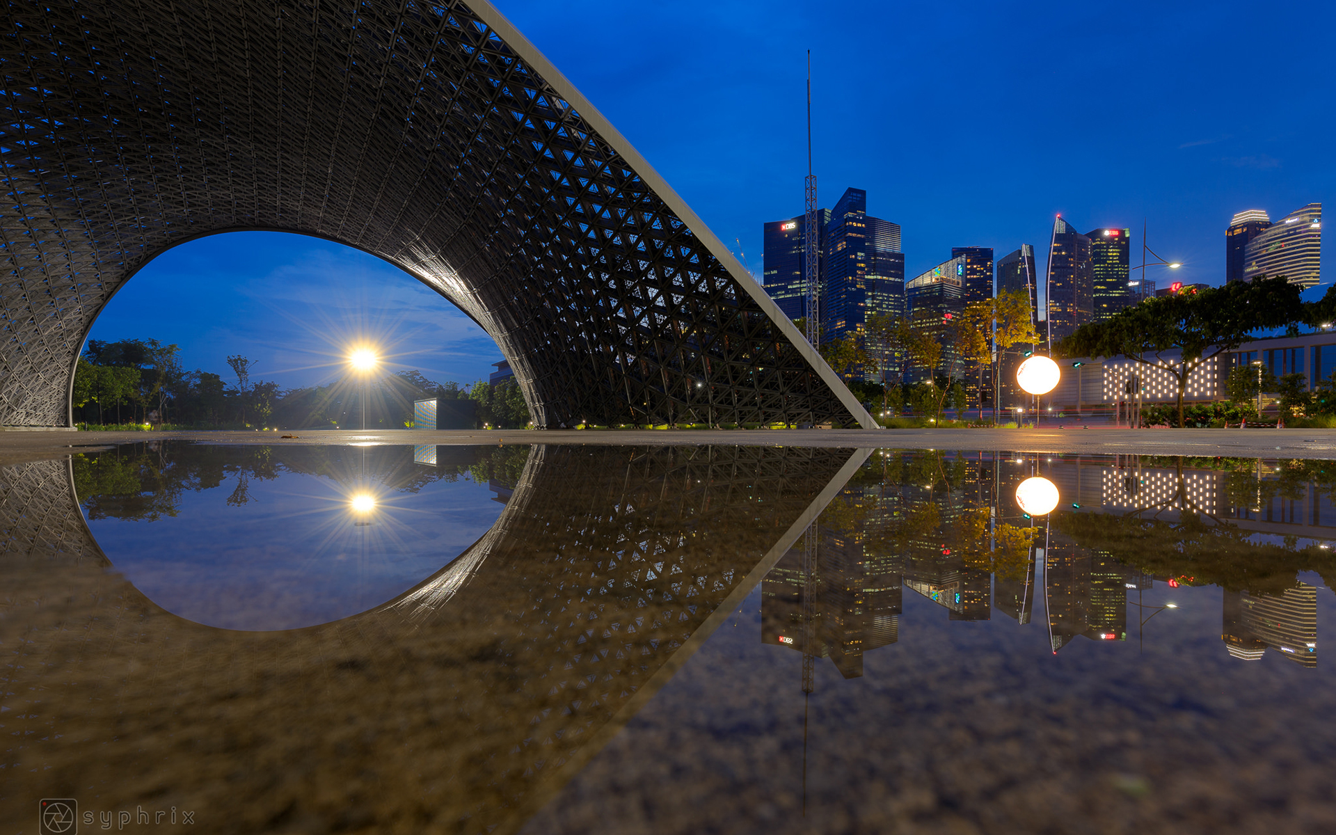 Handy-Wallpaper Brücke, Nacht, Brücken, Menschengemacht, Großstadt, Spiegelung kostenlos herunterladen.