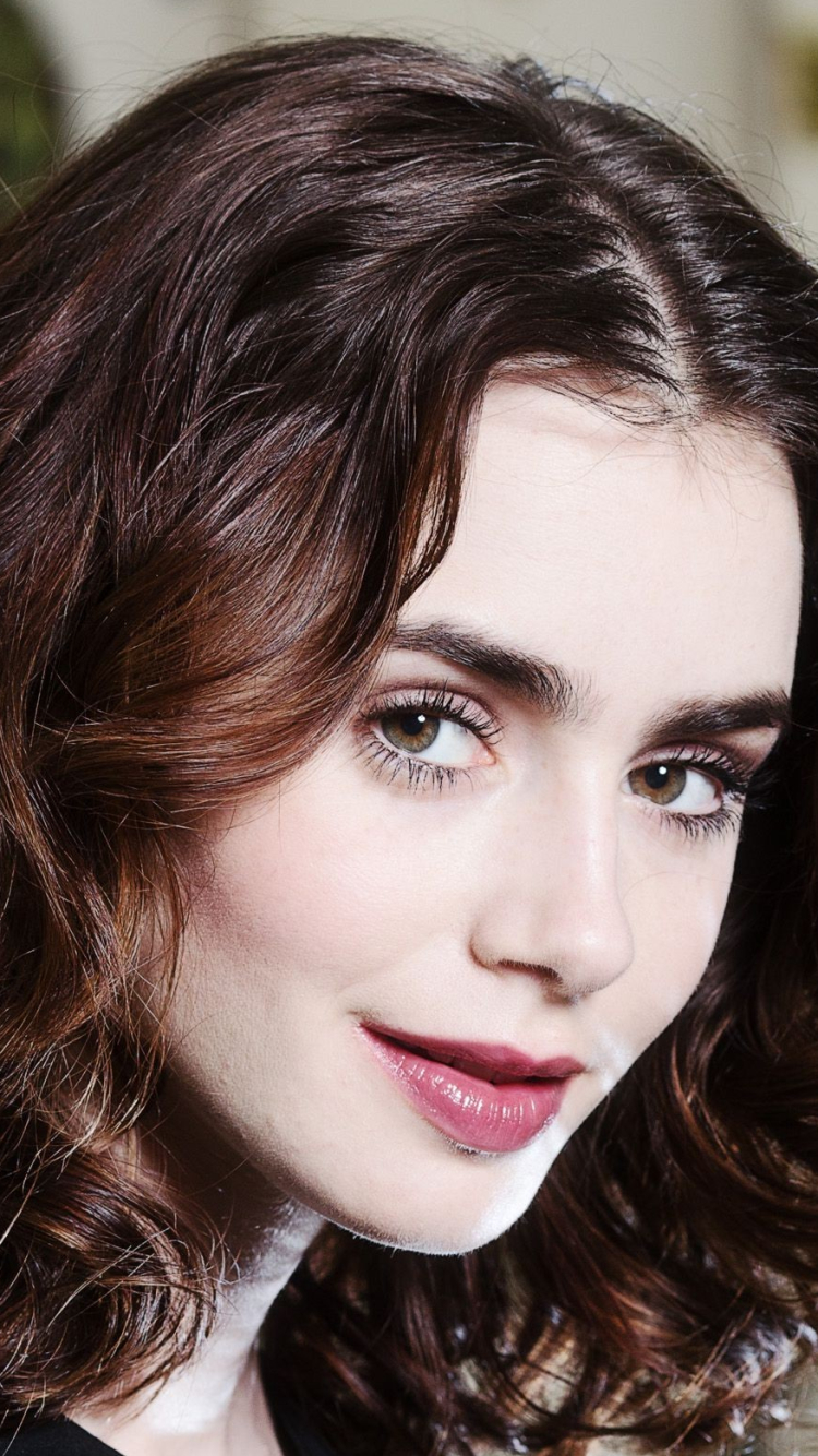 Download mobile wallpaper Face, Brunette, British, Celebrity, Actress, Lipstick, Lily Collins for free.