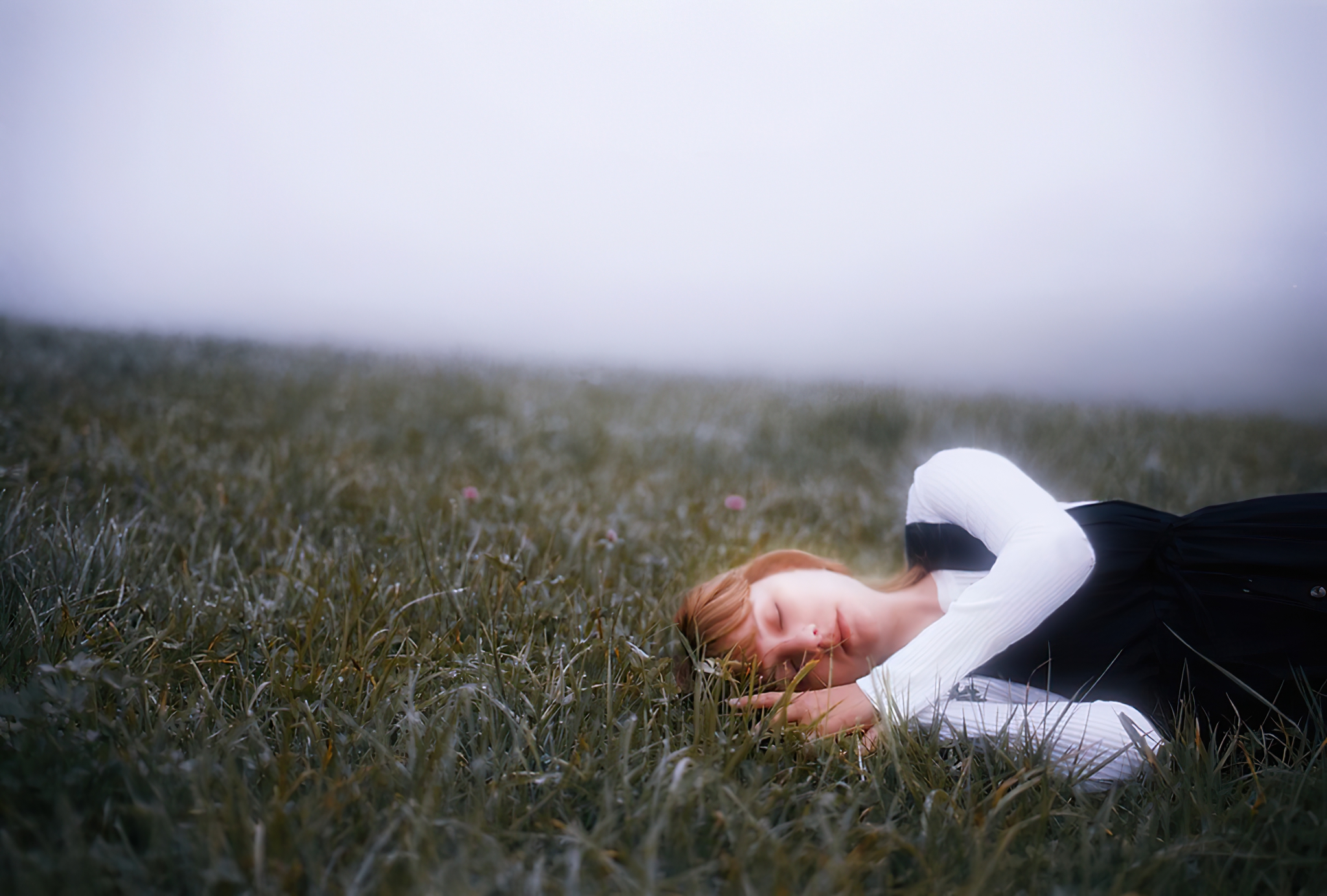 Laden Sie das Nebel, Stimmung, Gras, Frauen-Bild kostenlos auf Ihren PC-Desktop herunter