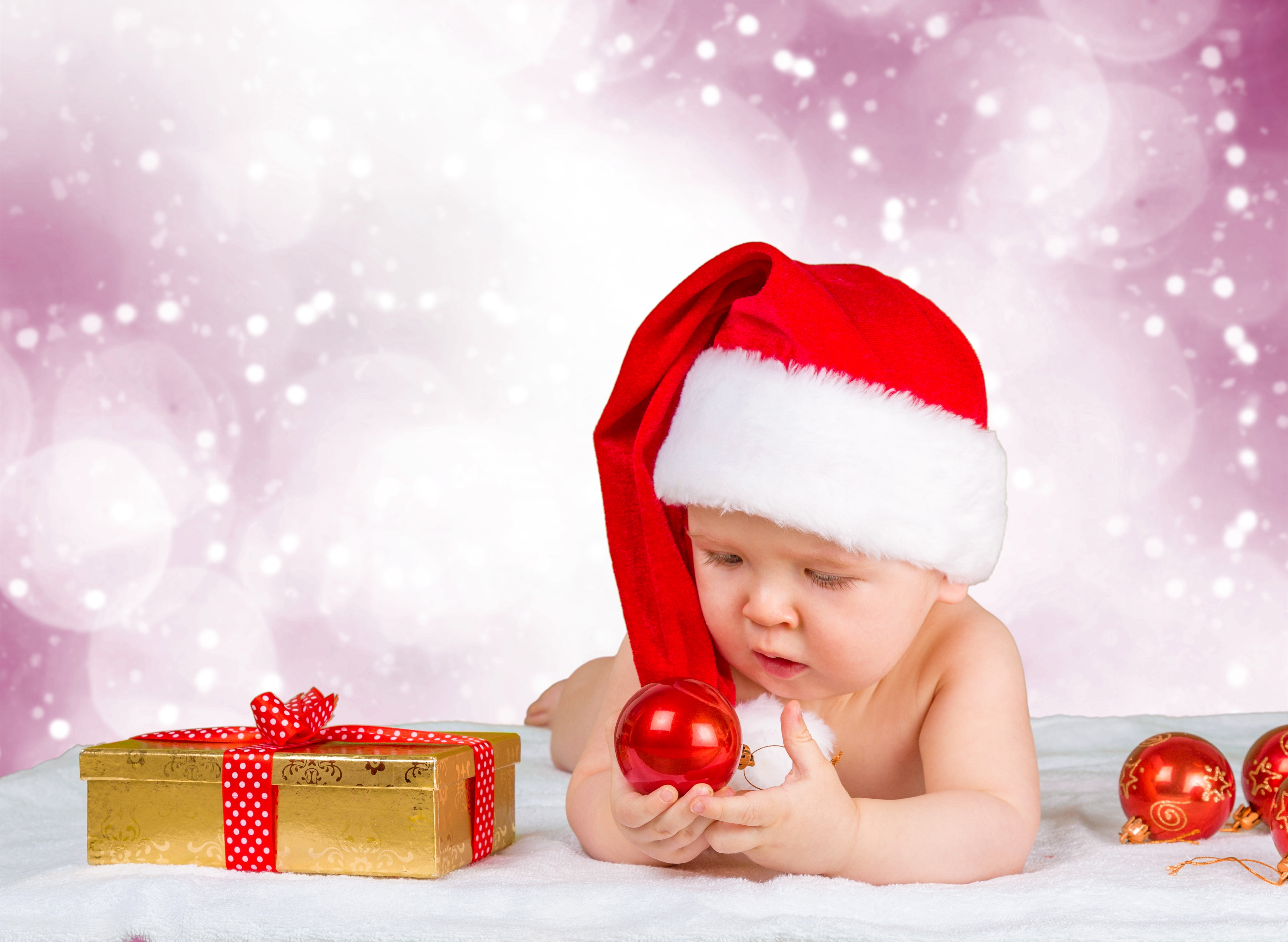 Baixar papel de parede para celular de Natal, Fofo, Fotografia, Bebê, Enfeites De Natal, Gorro Do Papai Noel gratuito.