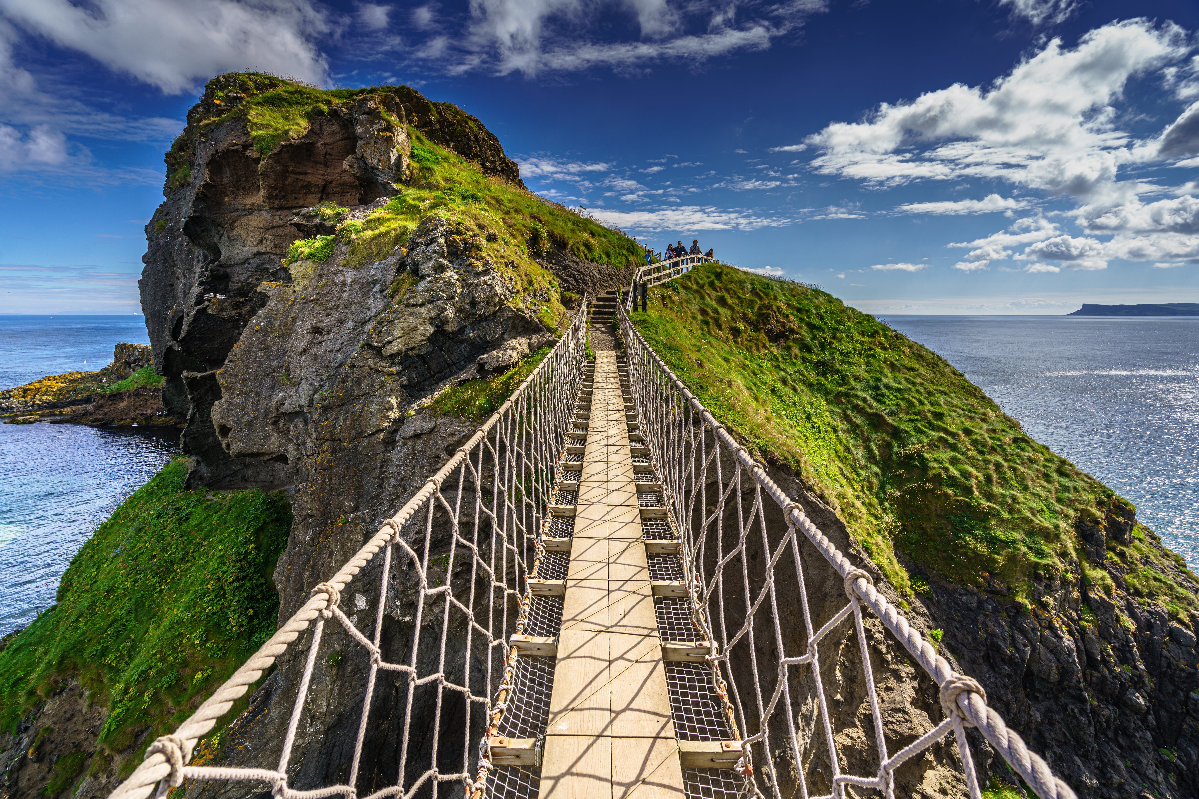 Скачать картинку Пейзаж, Природа, Море, Мост, Сделано Человеком, Северная Ирландия в телефон бесплатно.
