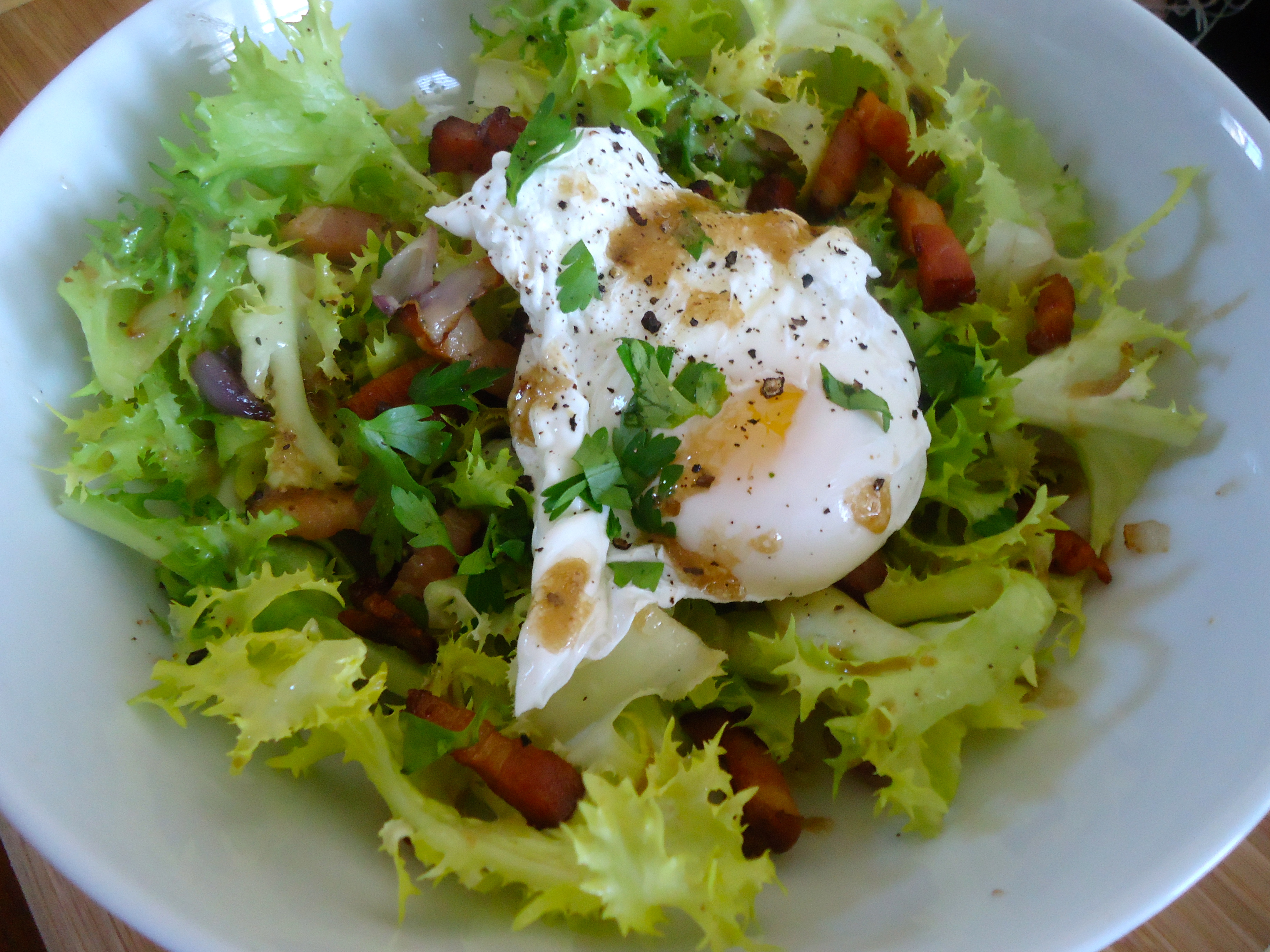 food, salade lyonnaise, egg, lettuce, lunch, meal, salad