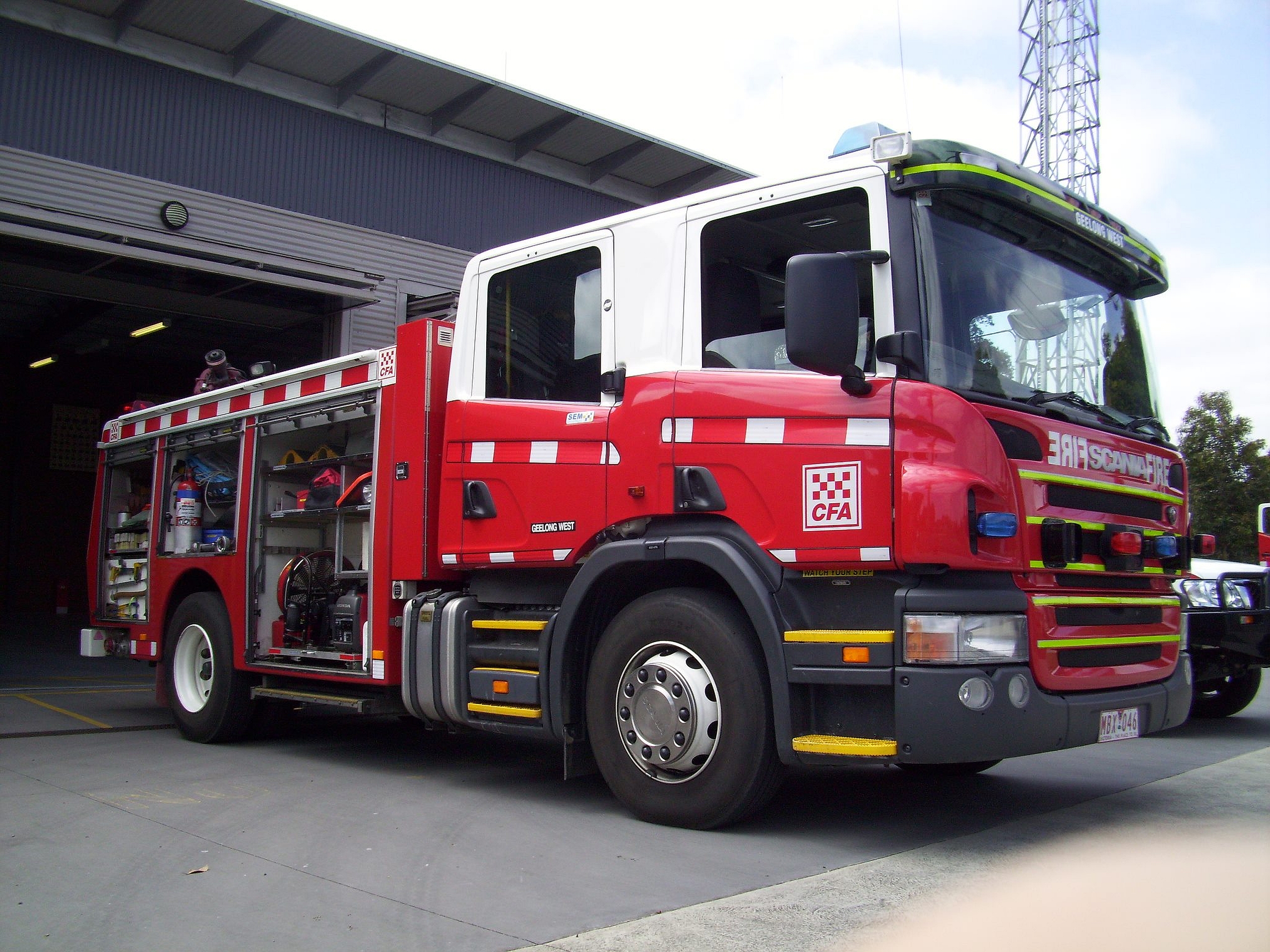 601023 скачать картинку транспортные средства, пожарная машина скания - обои и заставки бесплатно