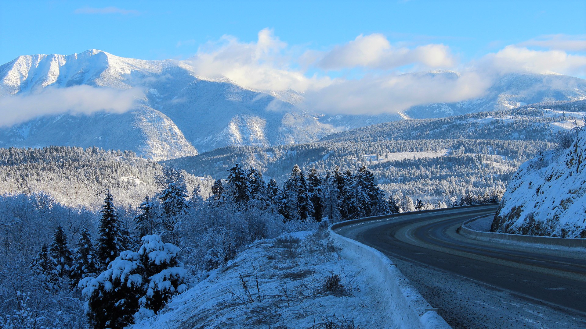 Descarga gratis la imagen Invierno, Nieve, Montaña, Árbol, Carretera, Hecho Por El Hombre en el escritorio de tu PC