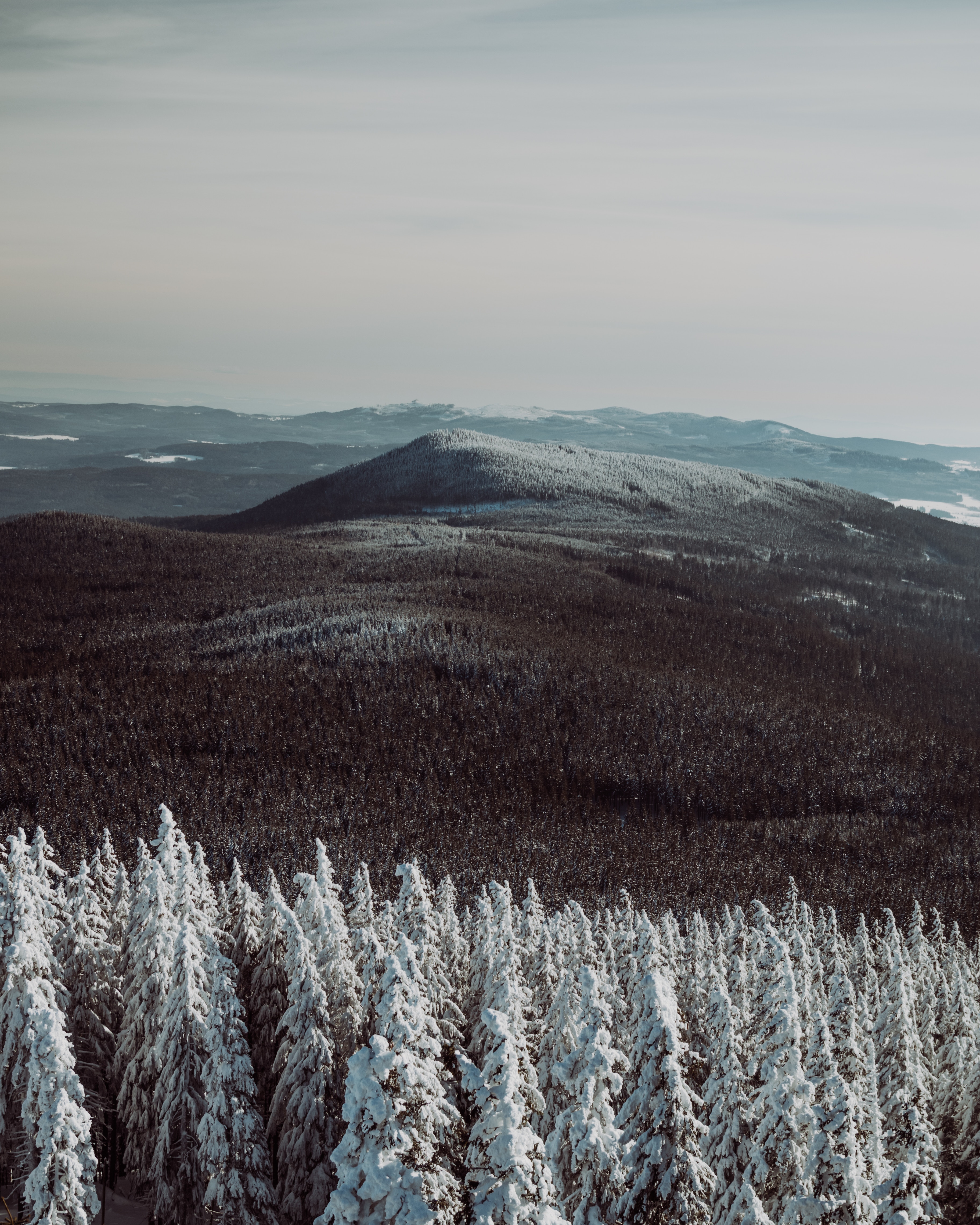 Free download wallpaper Snow Covered, Snowbound, Sky, Fog, Trees, Nature, Mountains on your PC desktop