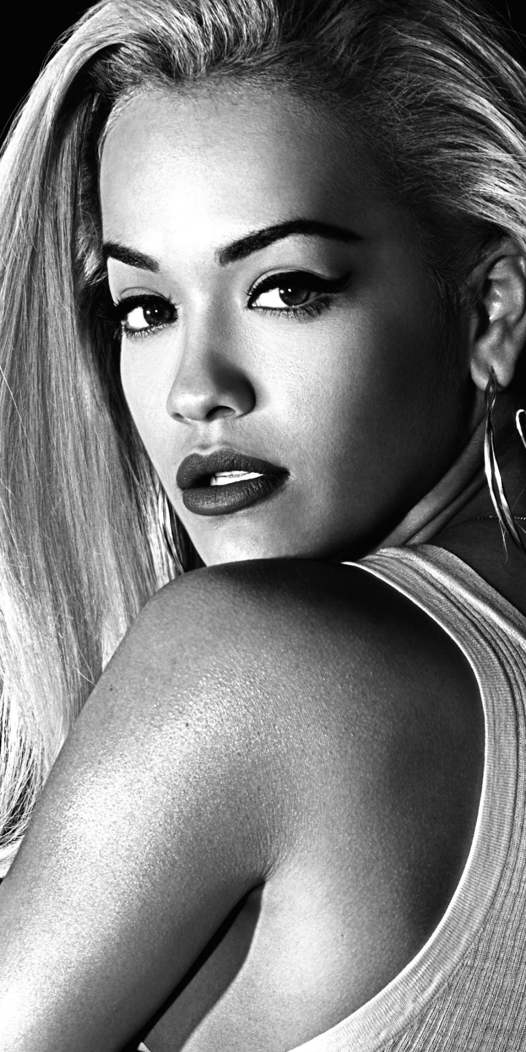 Descarga gratuita de fondo de pantalla para móvil de Música, Cantante, Inglés, Blanco Y Negro, Blanco Negro, Rita Ora.