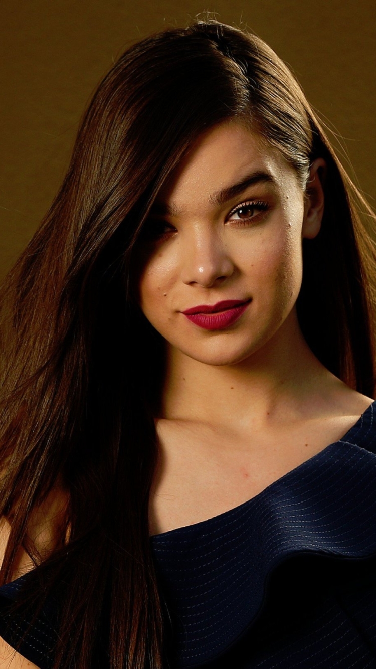 Download mobile wallpaper Brunette, American, Celebrity, Brown Eyes, Actress, Hailee Steinfeld for free.