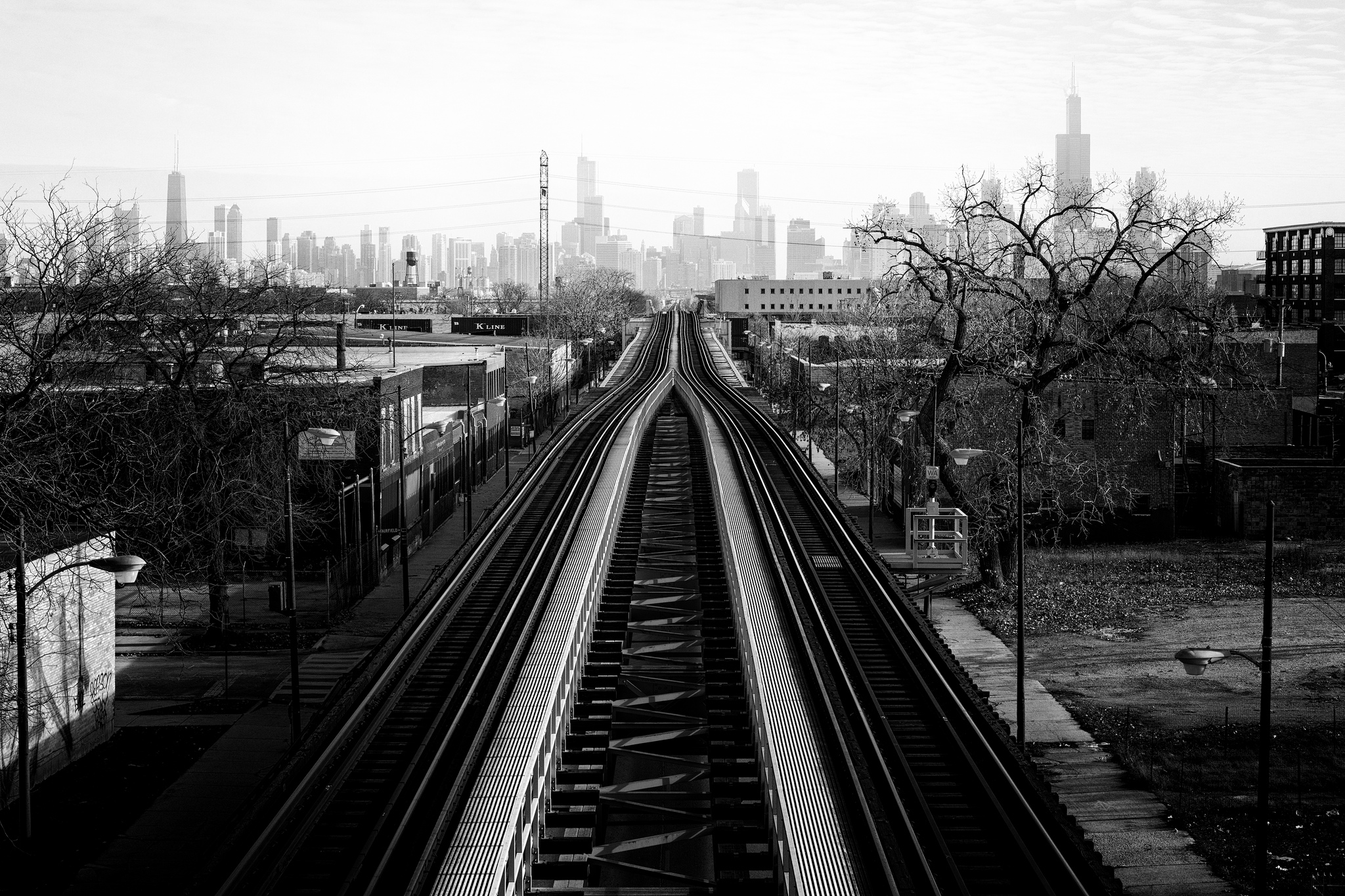 Download mobile wallpaper City, Building, Cityscape, Chicago, Railroad, Man Made, Black & White for free.