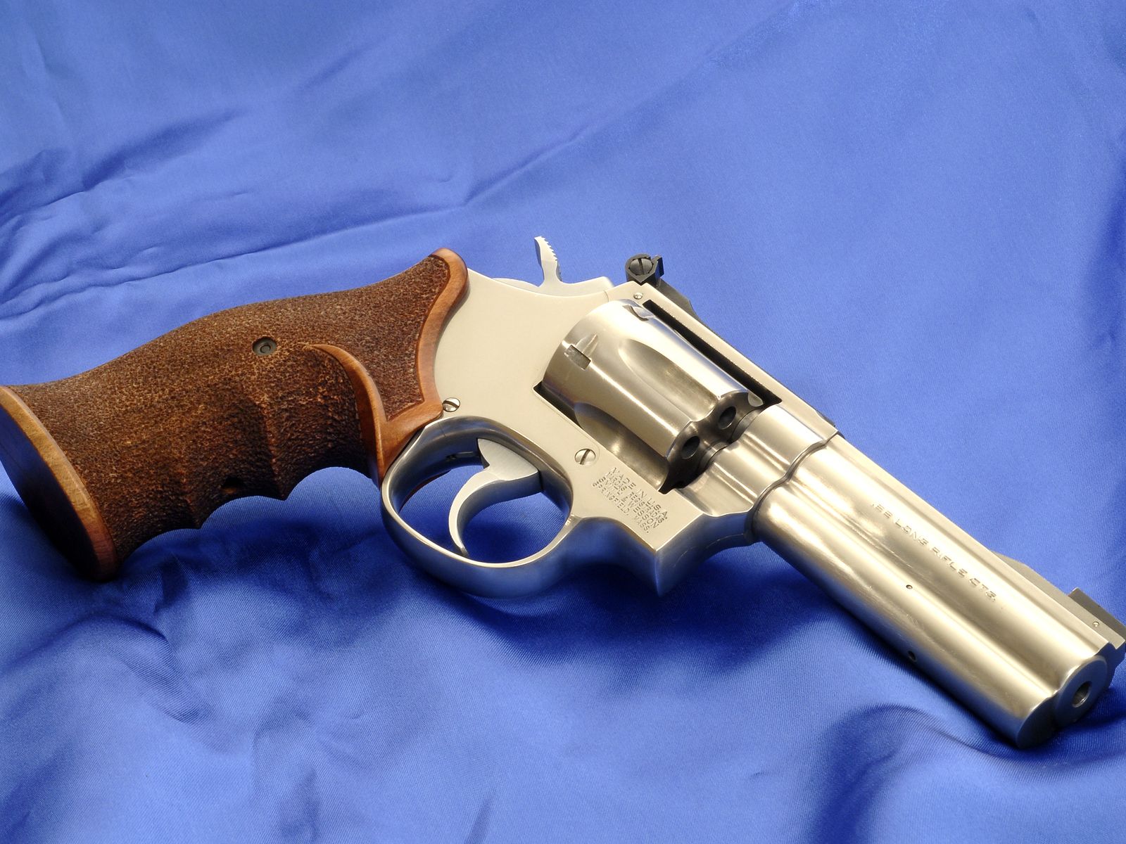 195943 скачать картинку оружие, револьвер - обои и заставки бесплатно