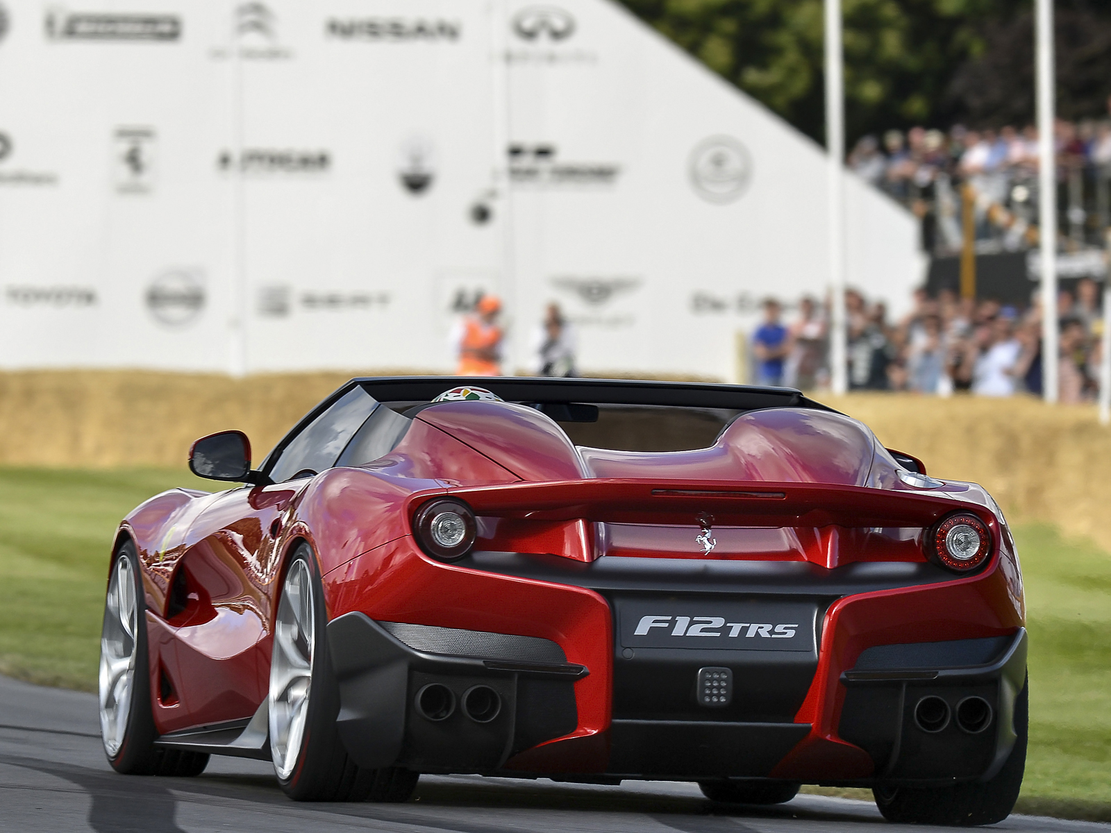 Laden Sie Ferrari F12 Trs HD-Desktop-Hintergründe herunter