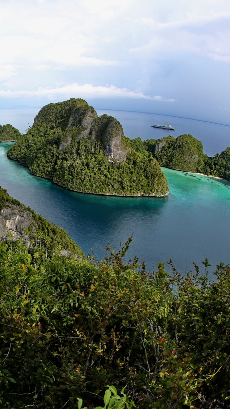 Скачать картинку Горизонт, Земля, Остров, Тропический, Индонезия, Фотографии в телефон бесплатно.