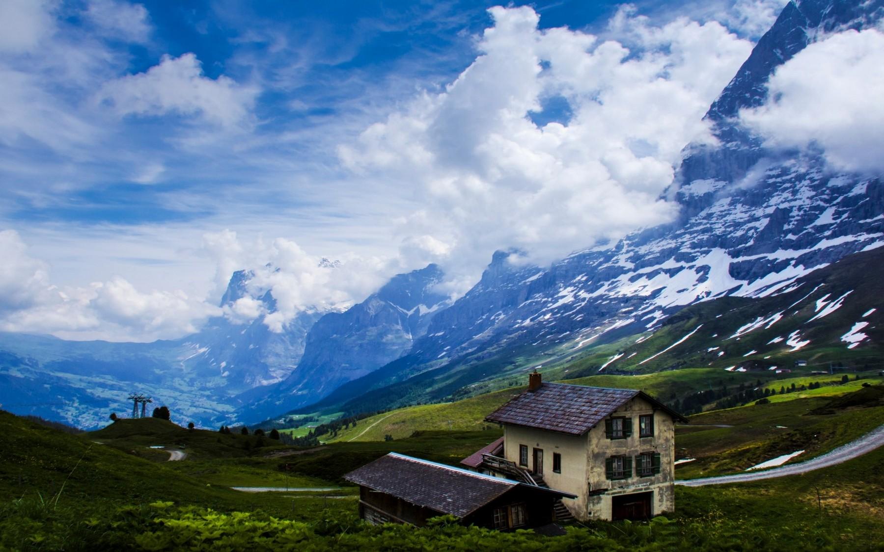 Handy-Wallpaper Landschaft, Berg, Nebel, Haus, Wolke, Menschengemacht kostenlos herunterladen.