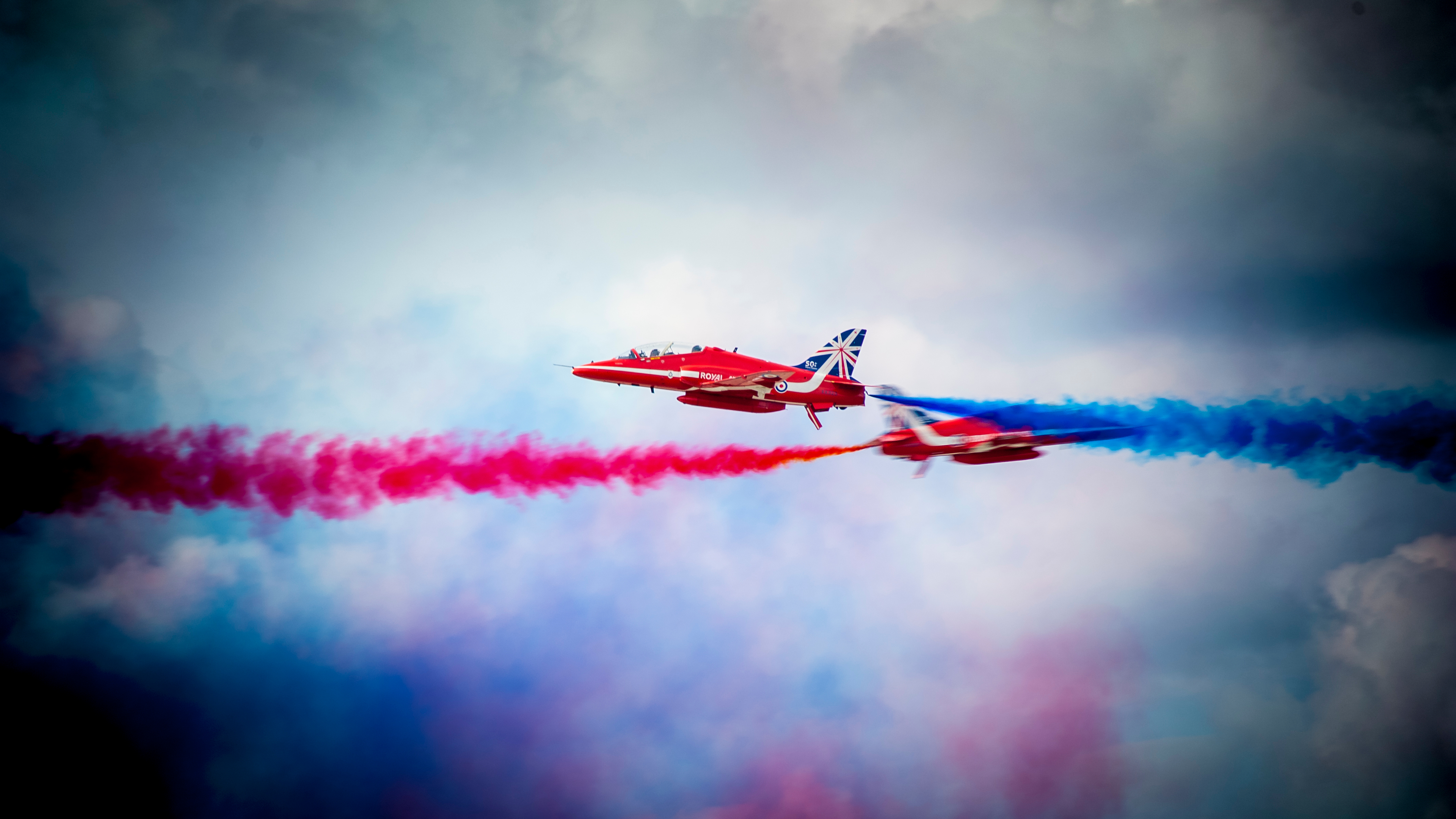 Free download wallpaper Air Show, Military Aircraft, Aircraft, Smoke, Military, Airplane on your PC desktop