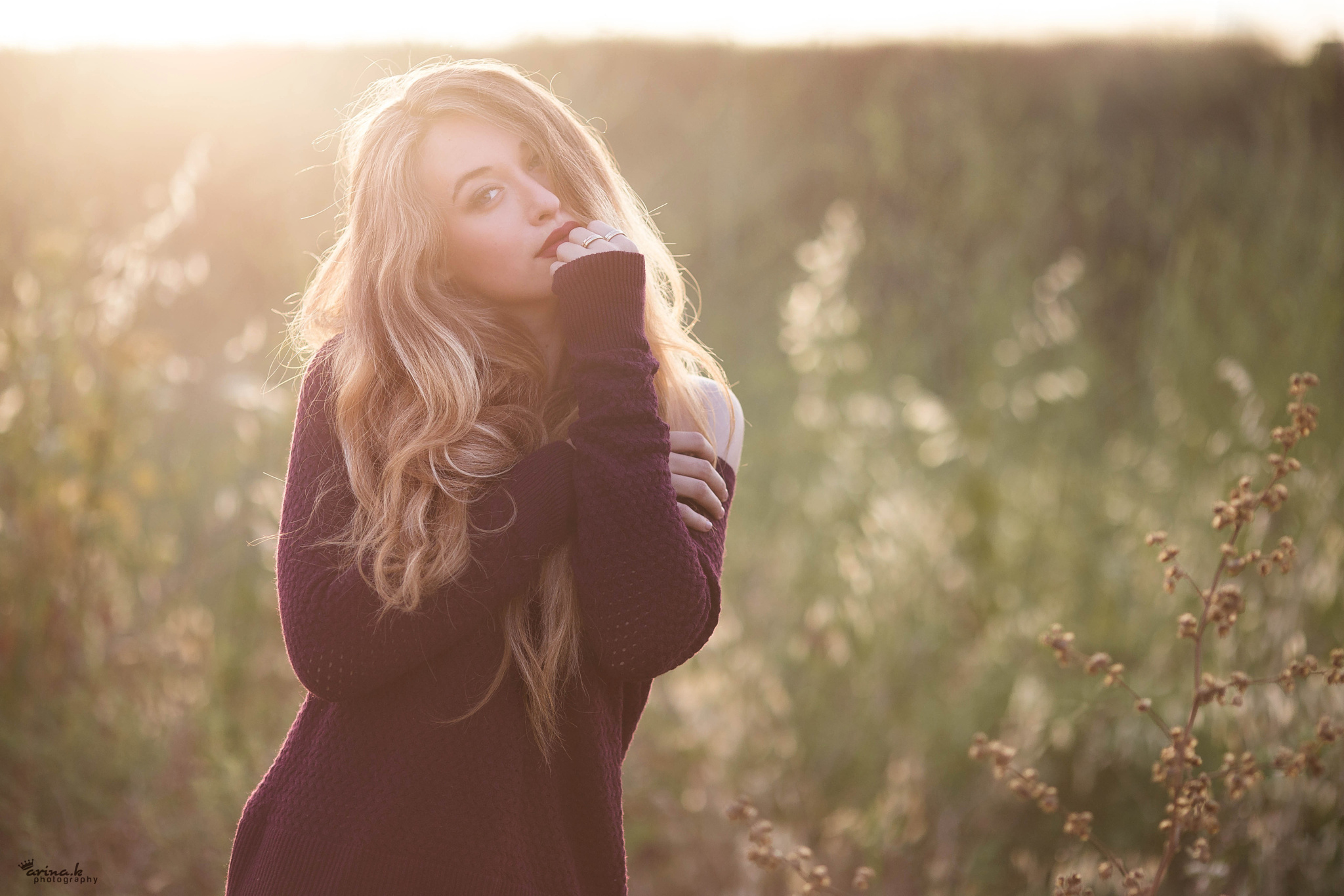 Free download wallpaper Bokeh, Blonde, Model, Women, Lipstick, Sunshine, Outdoor on your PC desktop