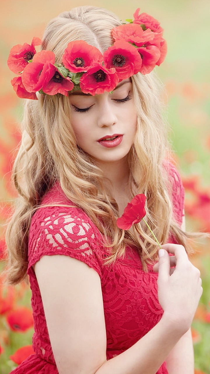 Handy-Wallpaper Stimmung, Blond, Kranz, Modell, Frauen, Blondinen, Rote Blume, Rotes Kleid, Draussen kostenlos herunterladen.