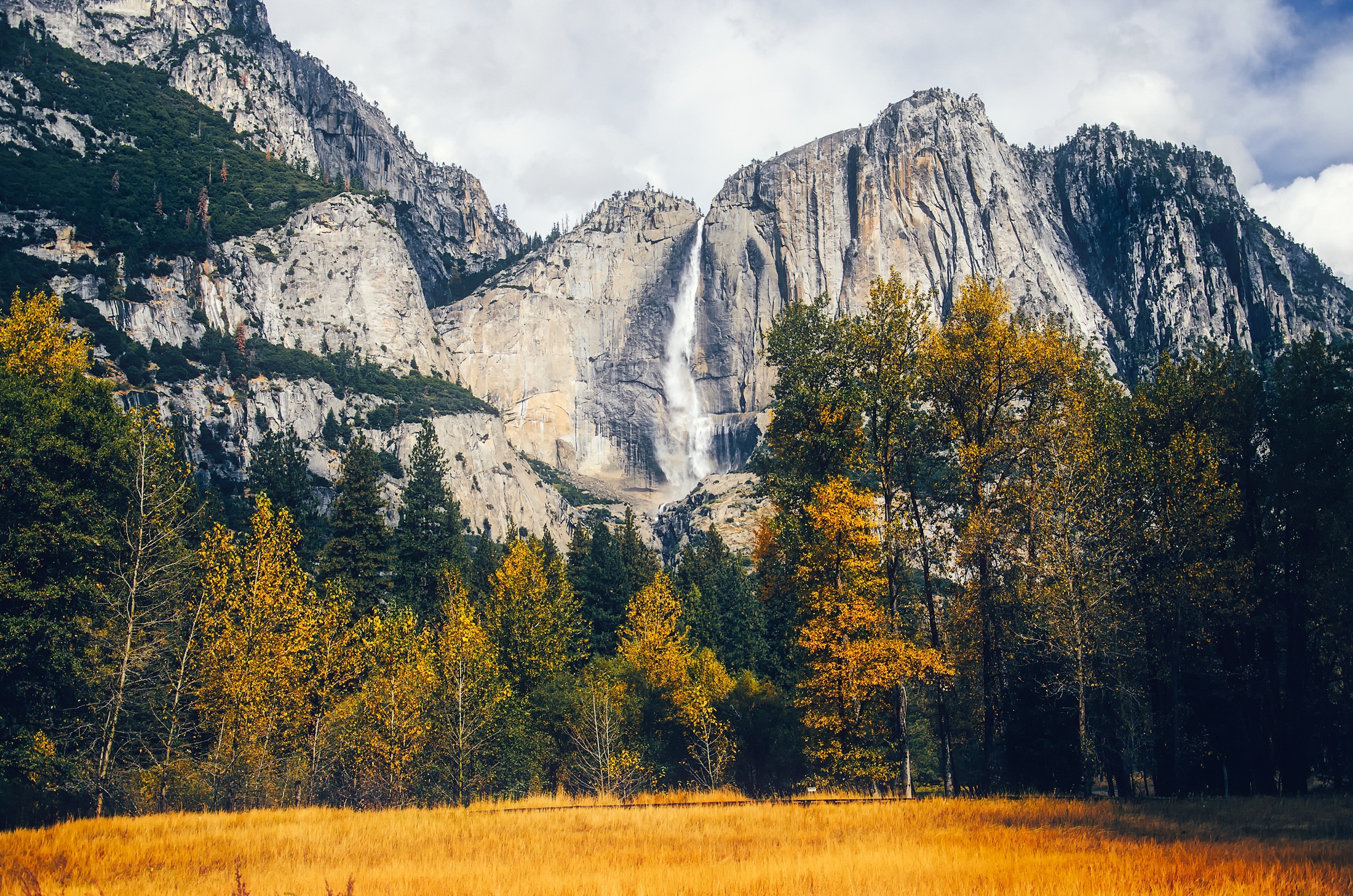 401950 Bildschirmschoner und Hintergrundbilder Yosemite Falls auf Ihrem Telefon. Laden Sie  Bilder kostenlos herunter