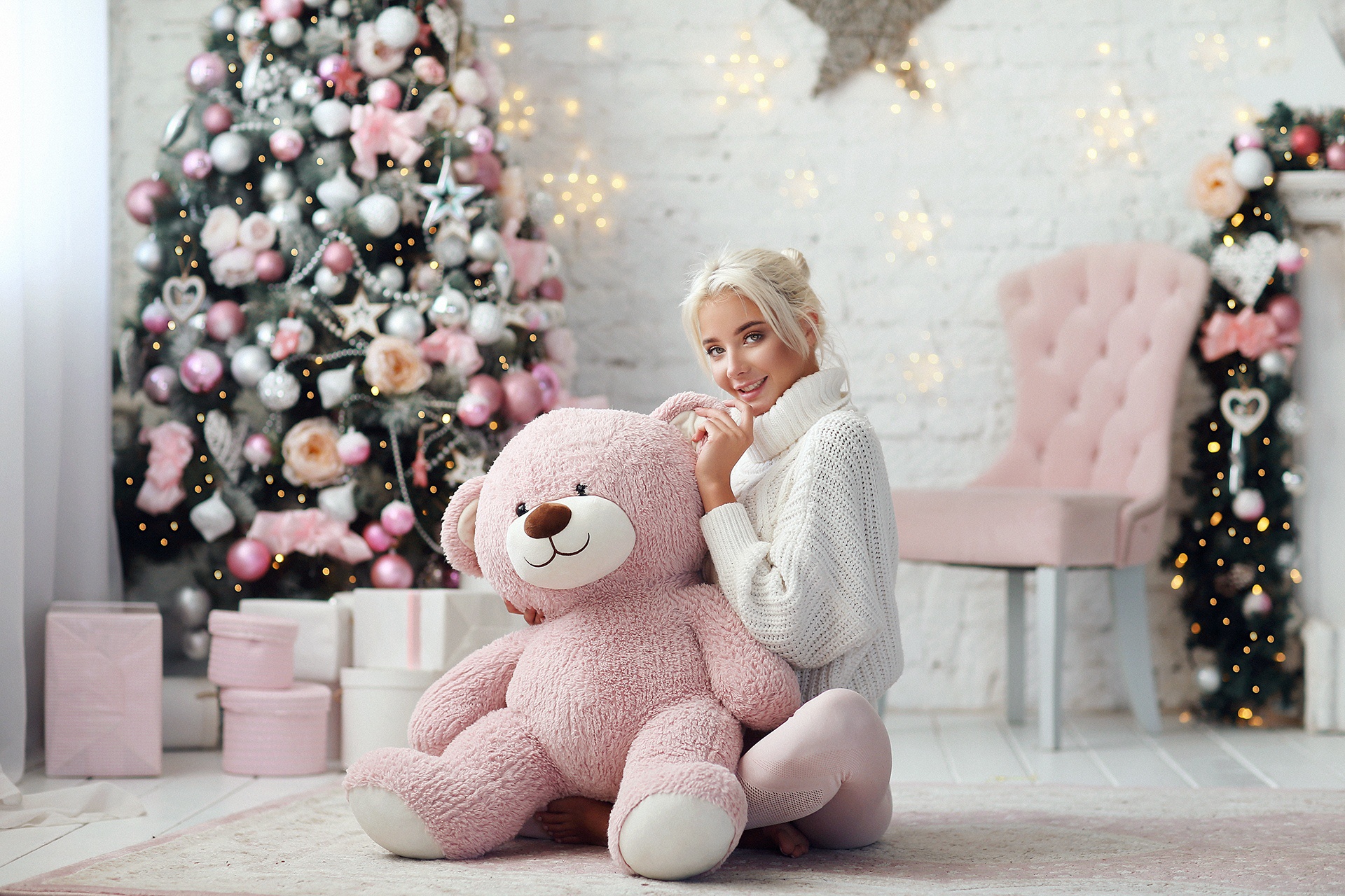 Laden Sie das Weihnachten, Teddybär, Lächeln, Modell, Frauen, Blondinen, Kuscheltier-Bild kostenlos auf Ihren PC-Desktop herunter