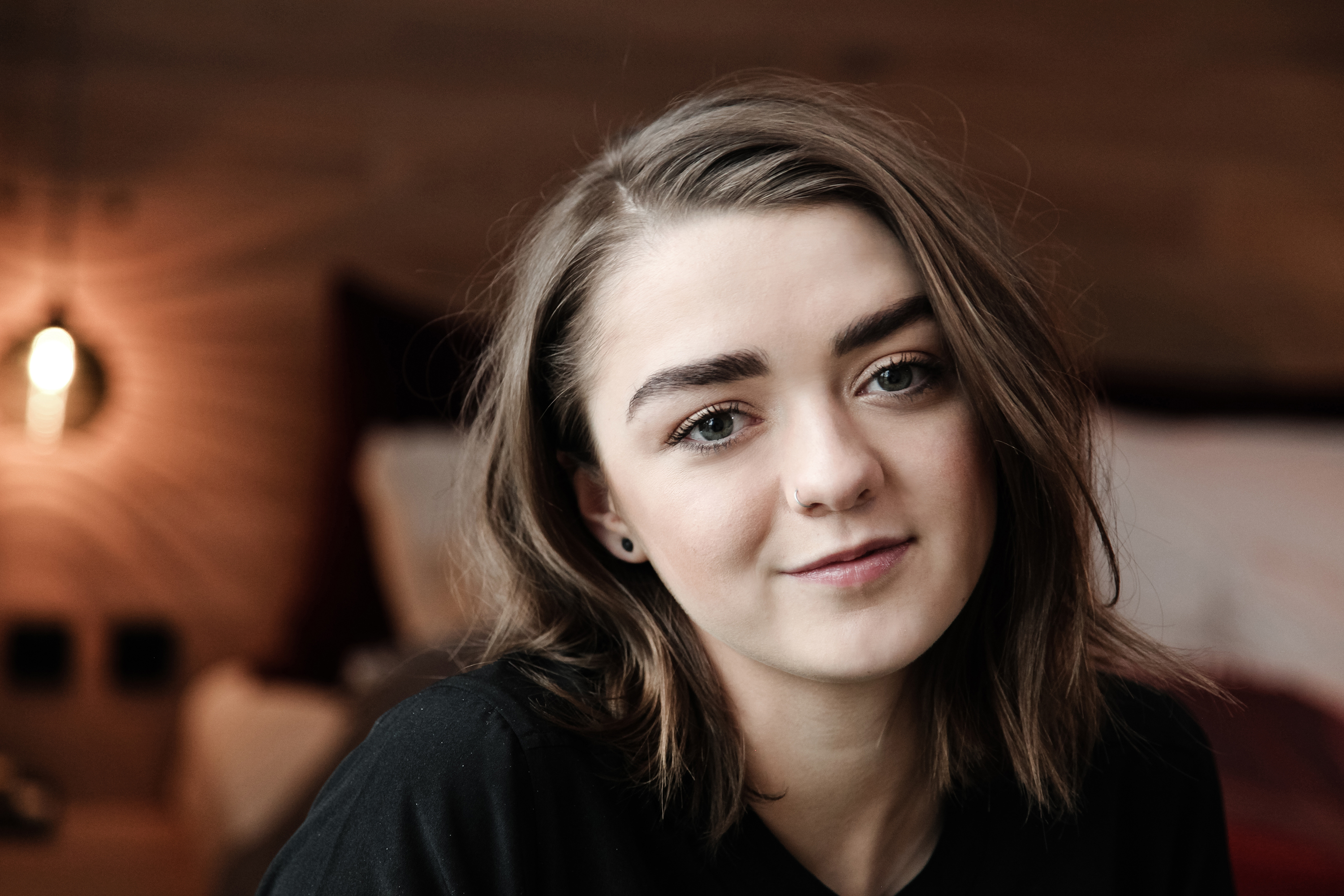 Download mobile wallpaper Close Up, Smile, English, Face, Brunette, Celebrity, Actress, Maisie Williams, Nose Ring for free.