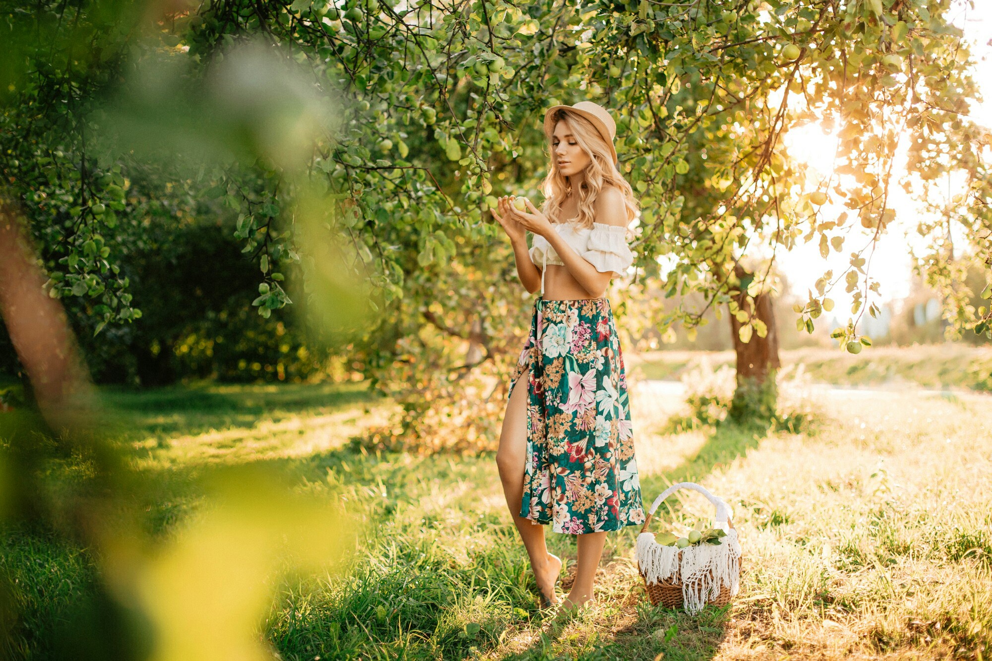 Free download wallpaper Mood, Blonde, Hat, Sunny, Model, Skirt, Women on your PC desktop